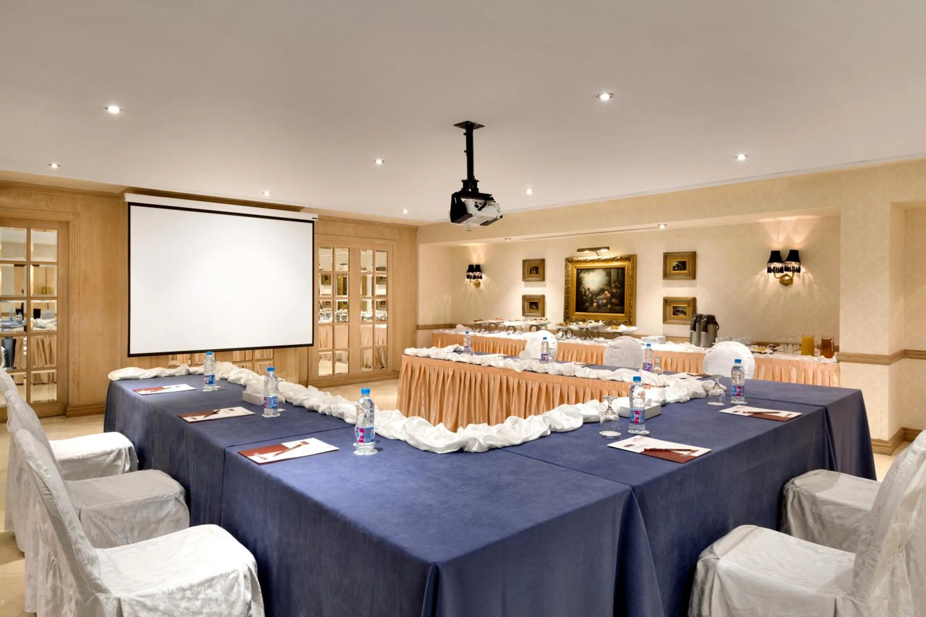 Meeting/conference room in Hawthorn Suites by Wyndham Al Khobar