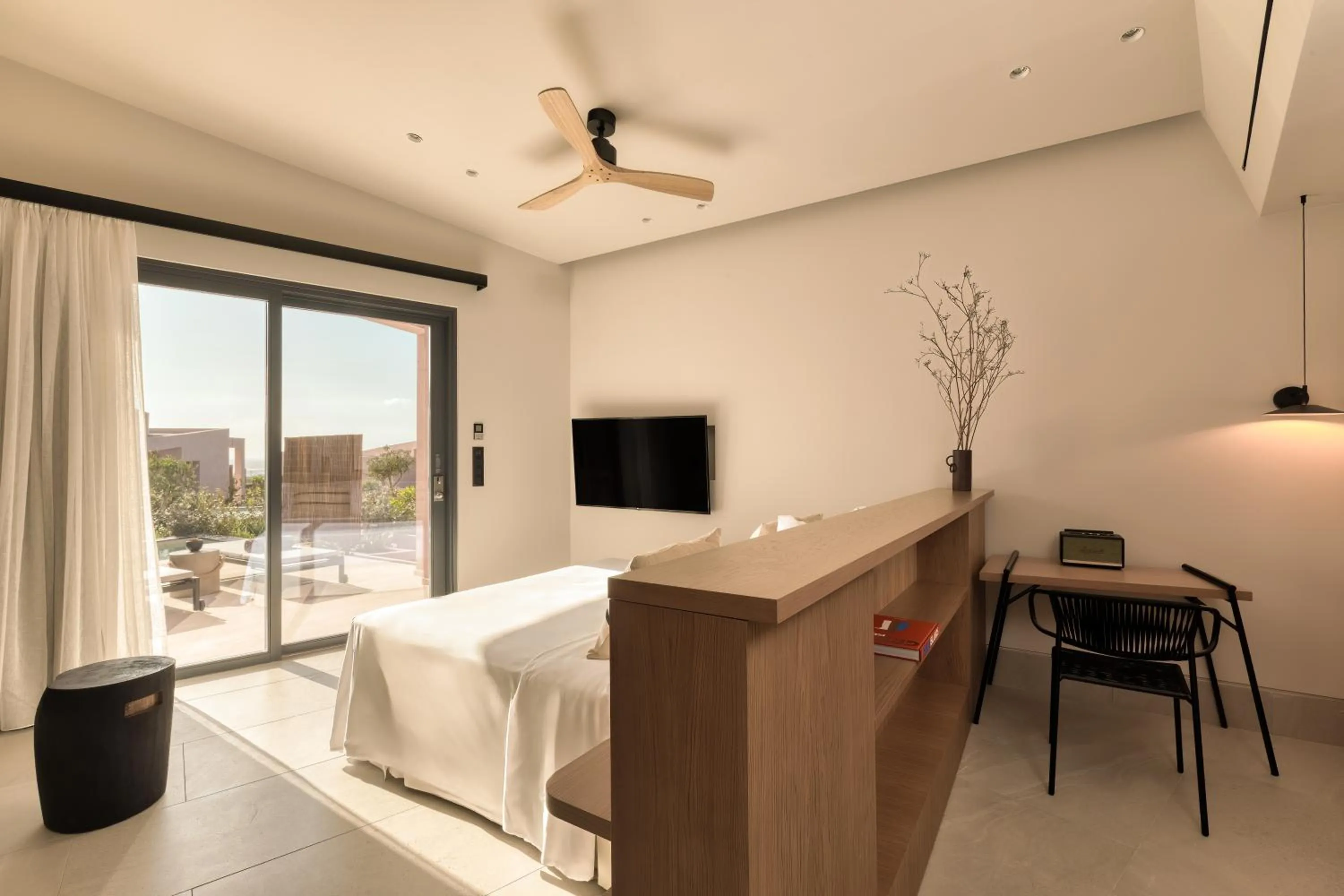 Patio, Bed in Domes Novos Santorini, Autograph Collection