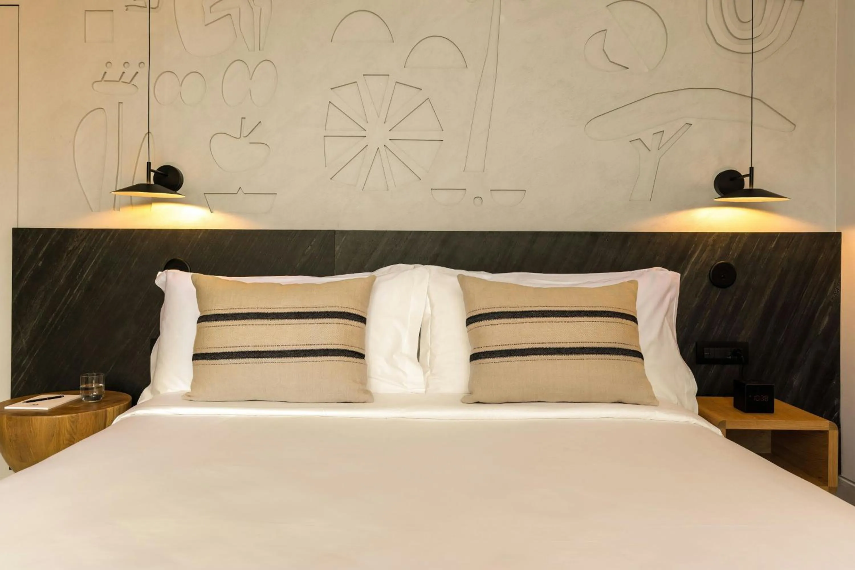 Swimming pool, Bed in Domes Novos Santorini, Autograph Collection