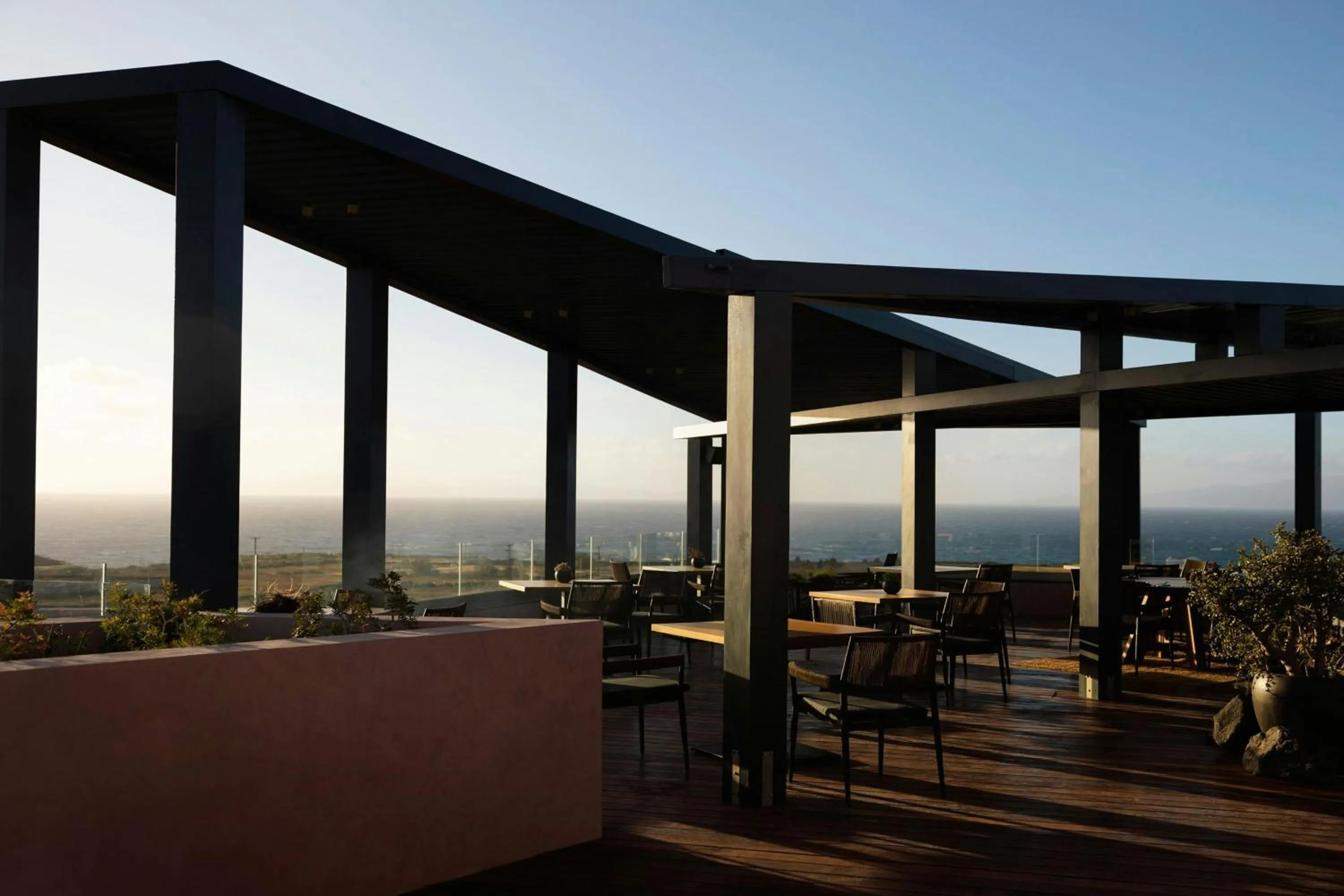 Lounge or bar in Domes Novos Santorini, Autograph Collection