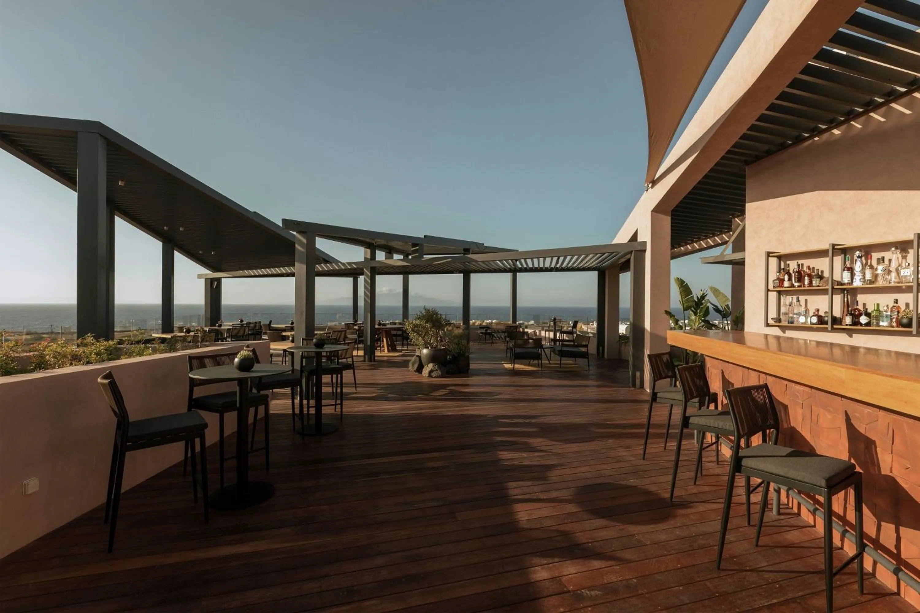 Lounge or bar in Domes Novos Santorini, Autograph Collection