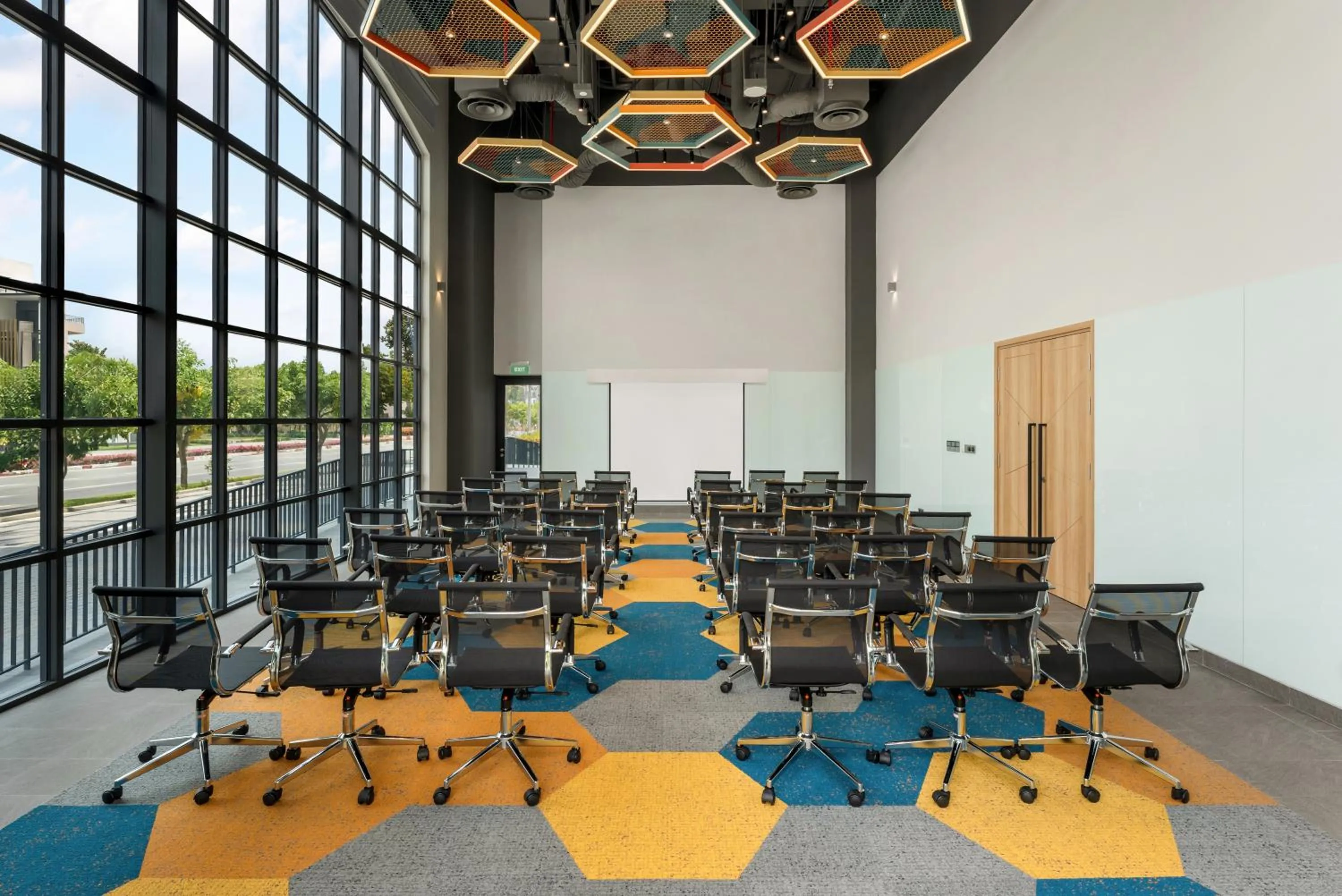 Meeting/conference room in HIIVE by fusion Binh Duong New City - VSIP 2