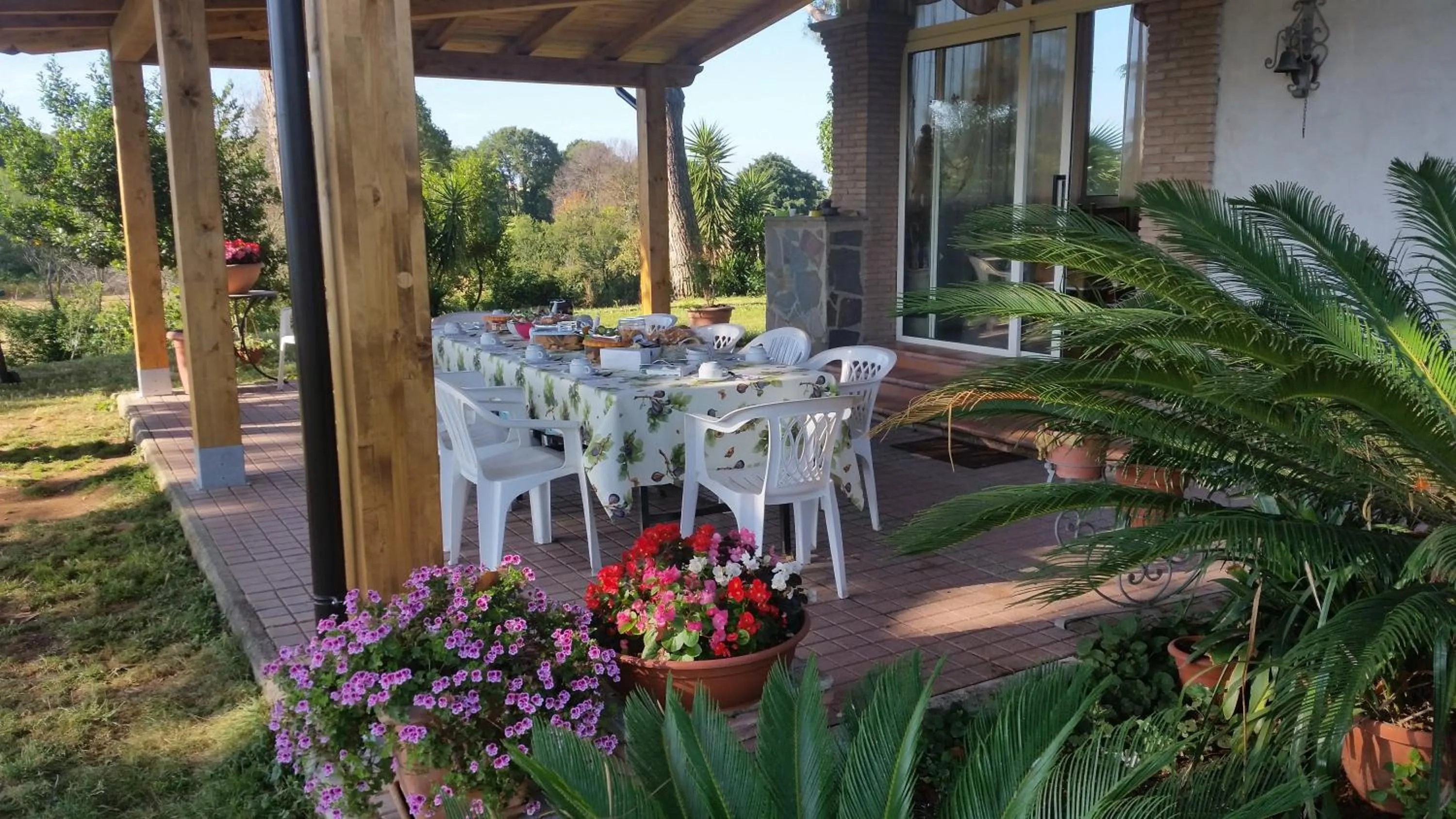 Summer in La Finestra Sul Cortile