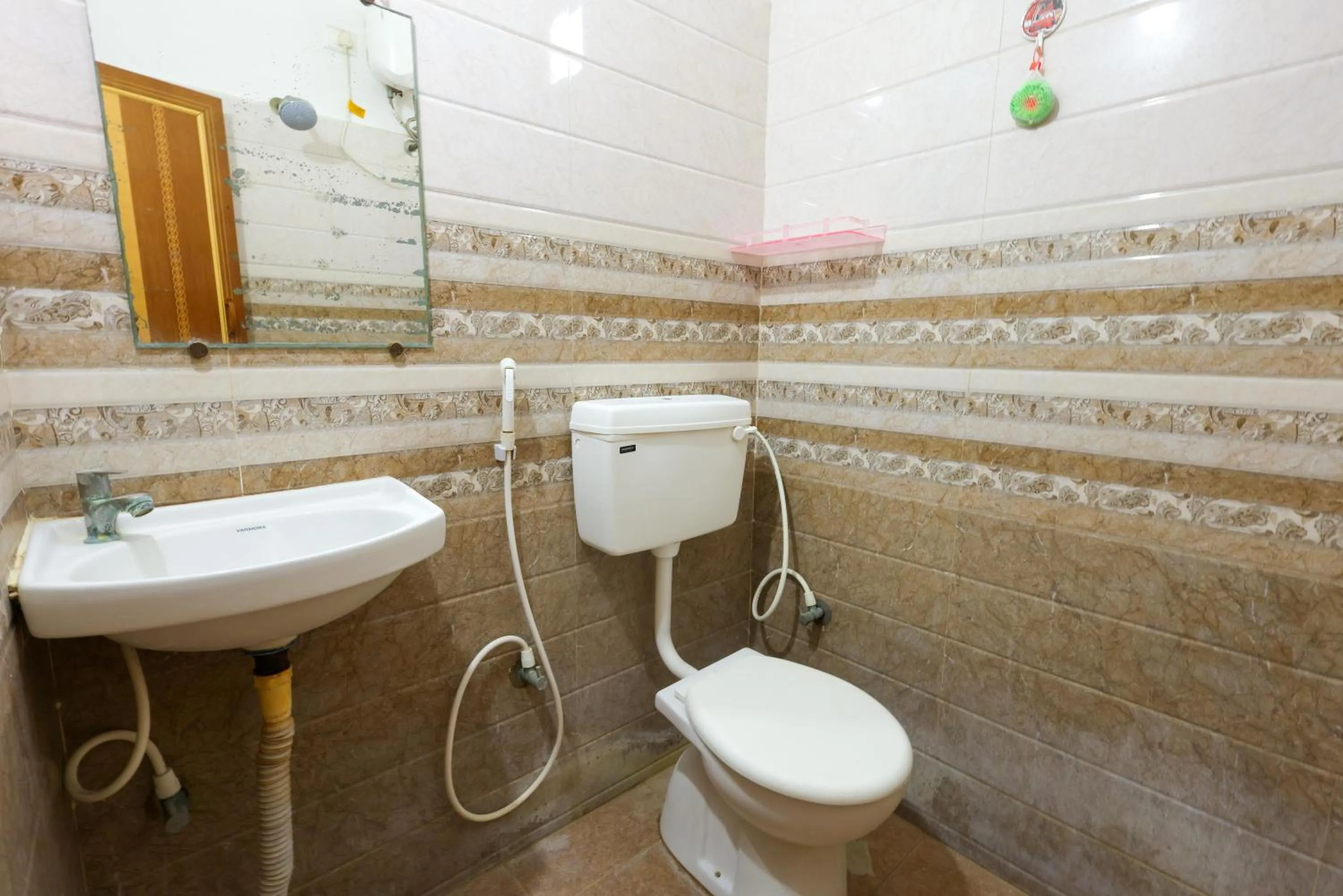 Shower in SBHS Homestay - Garudadri - Tirupati Bus Stand