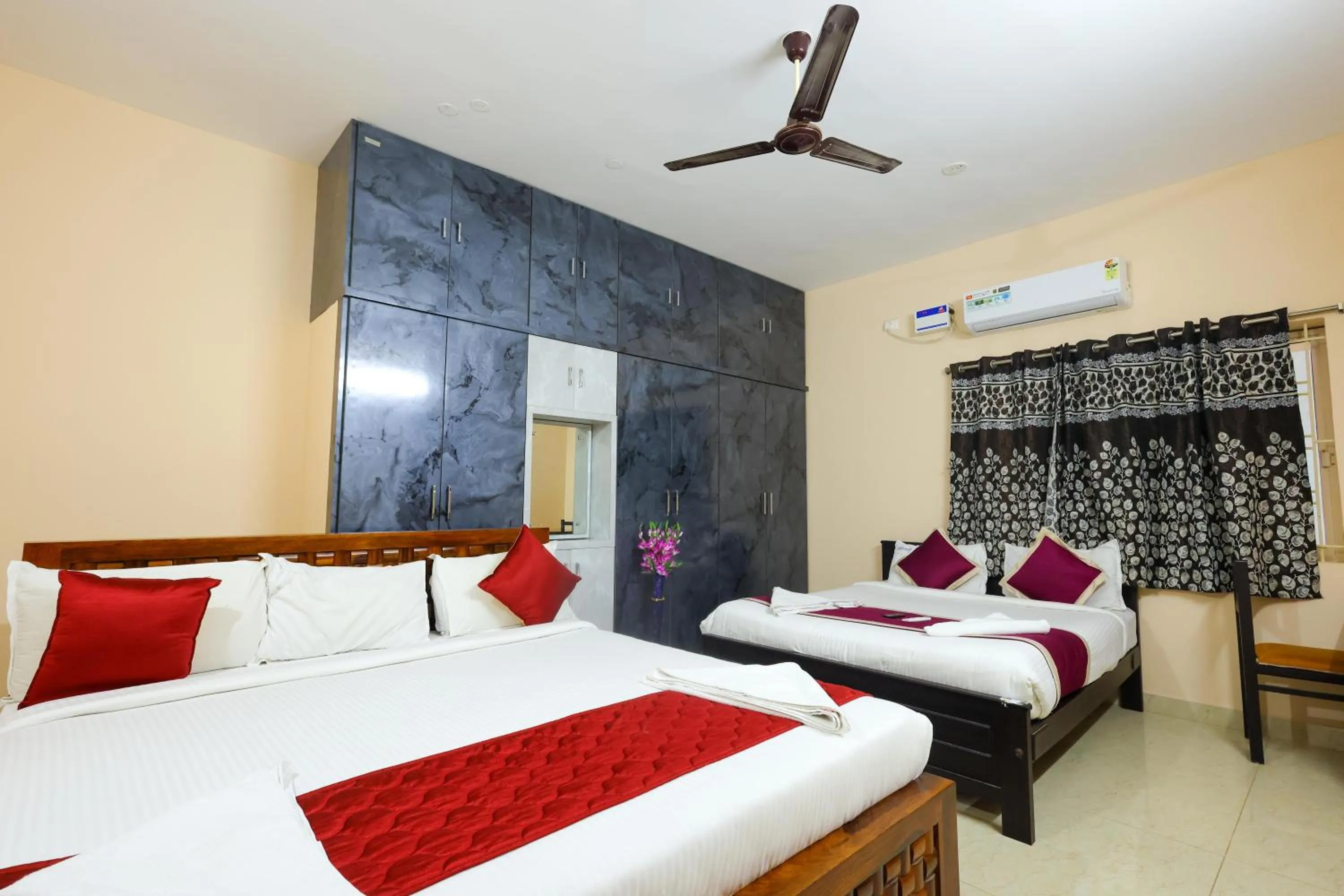 Bed in SBHS Homestay - Garudadri - Tirupati Bus Stand