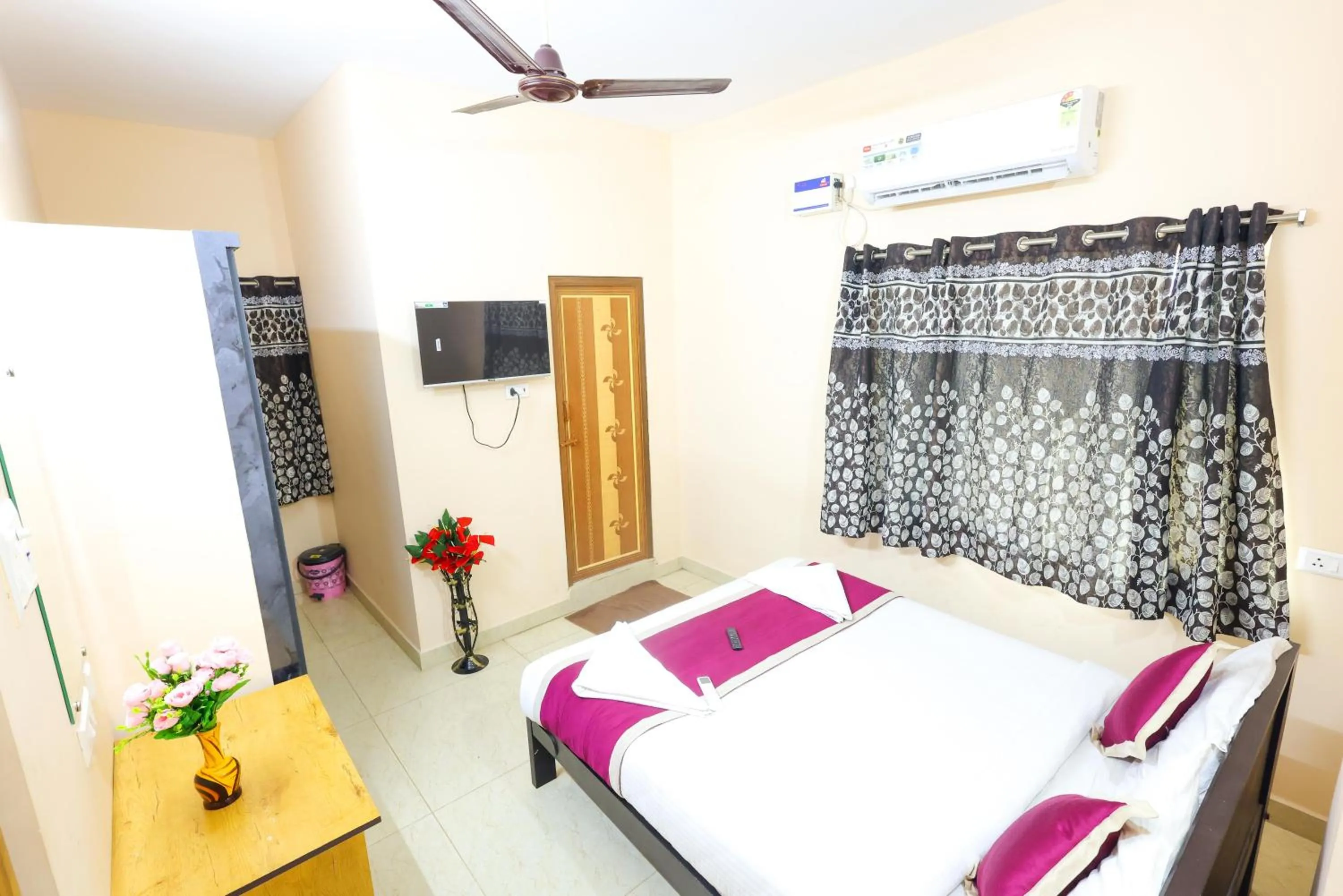Bedroom, Bed in SBHS Homestay - Garudadri - Tirupati Bus Stand