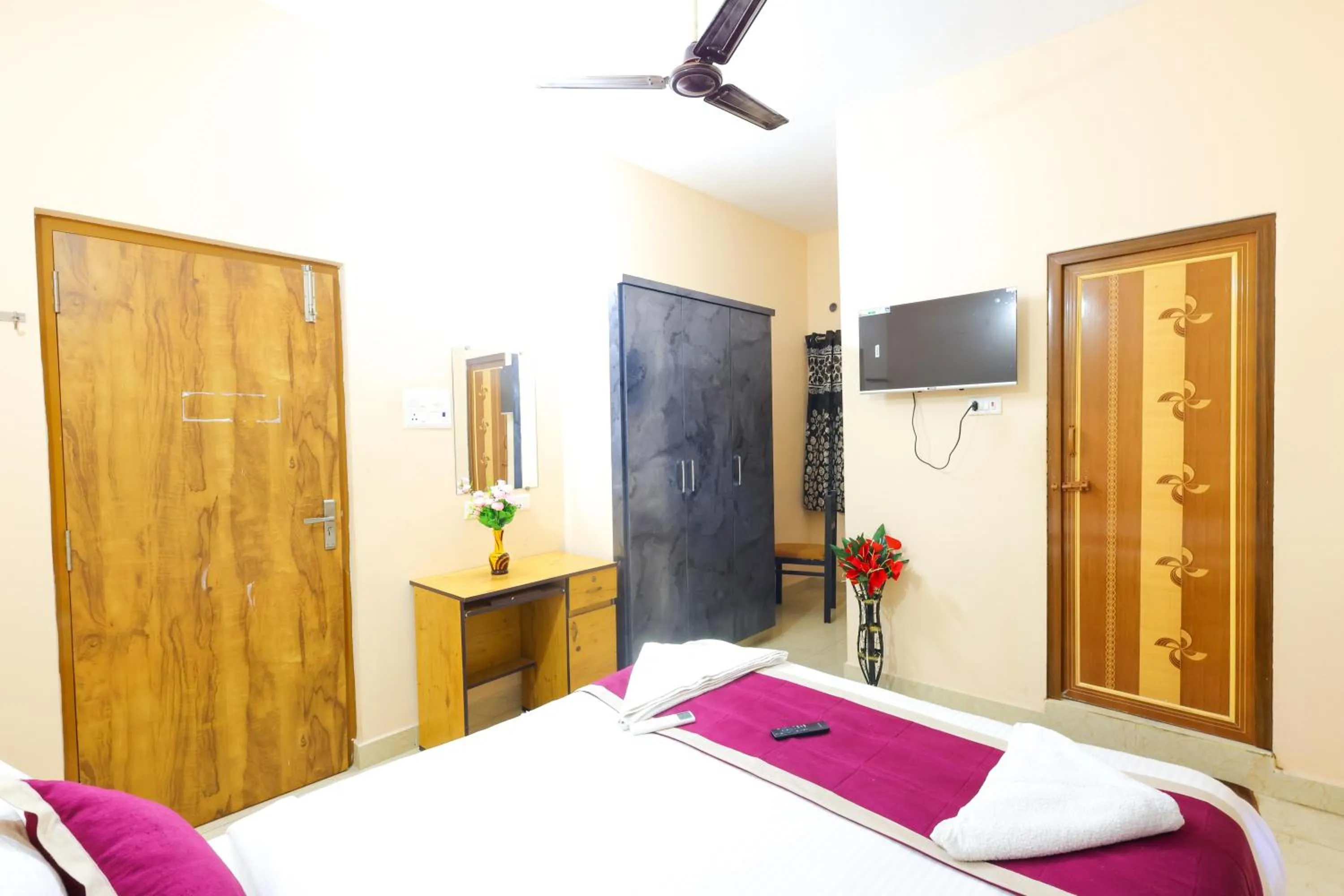 Bedroom, Bed in SBHS Homestay - Garudadri - Tirupati Bus Stand
