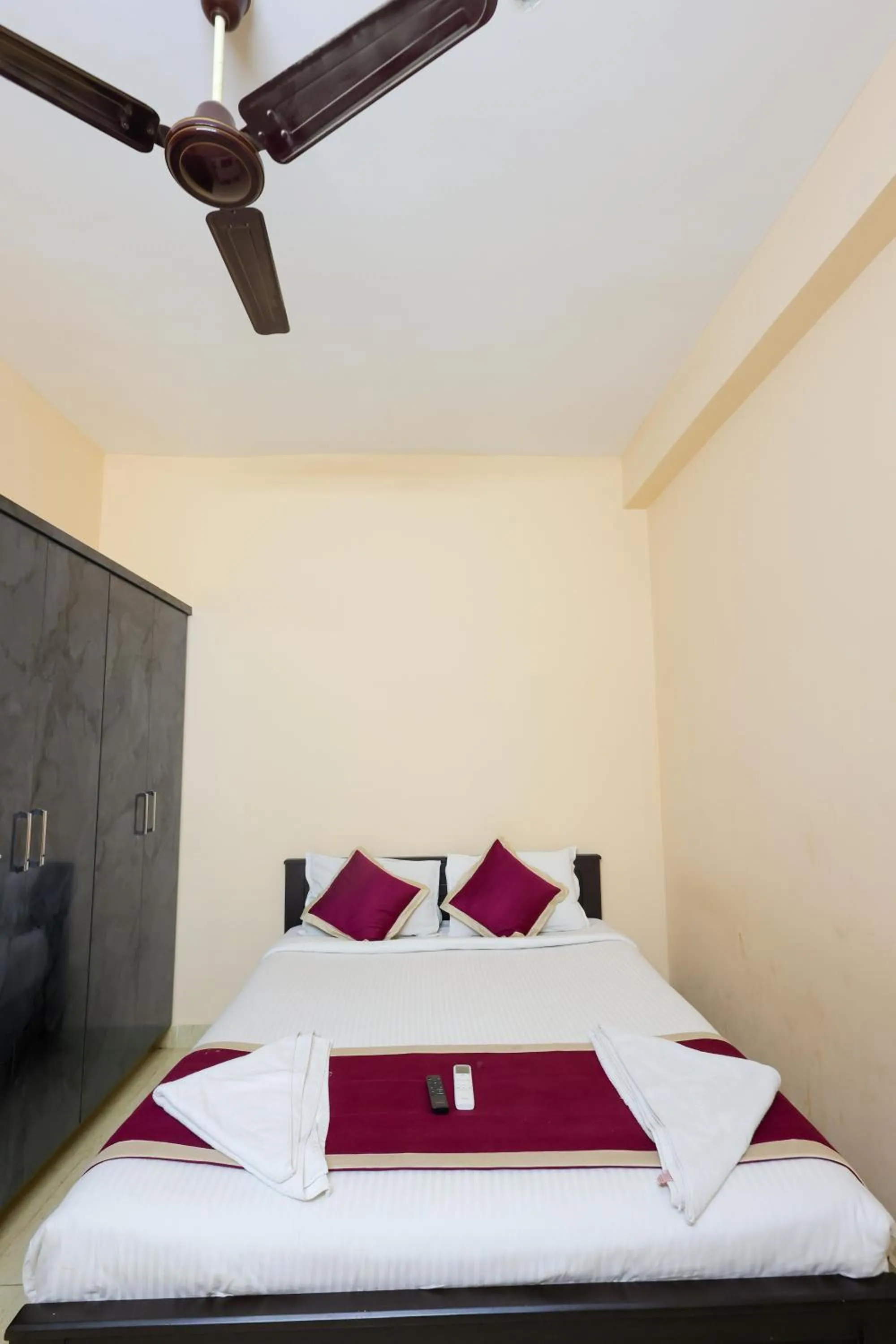 Bed in SBHS Homestay - Garudadri - Tirupati Bus Stand