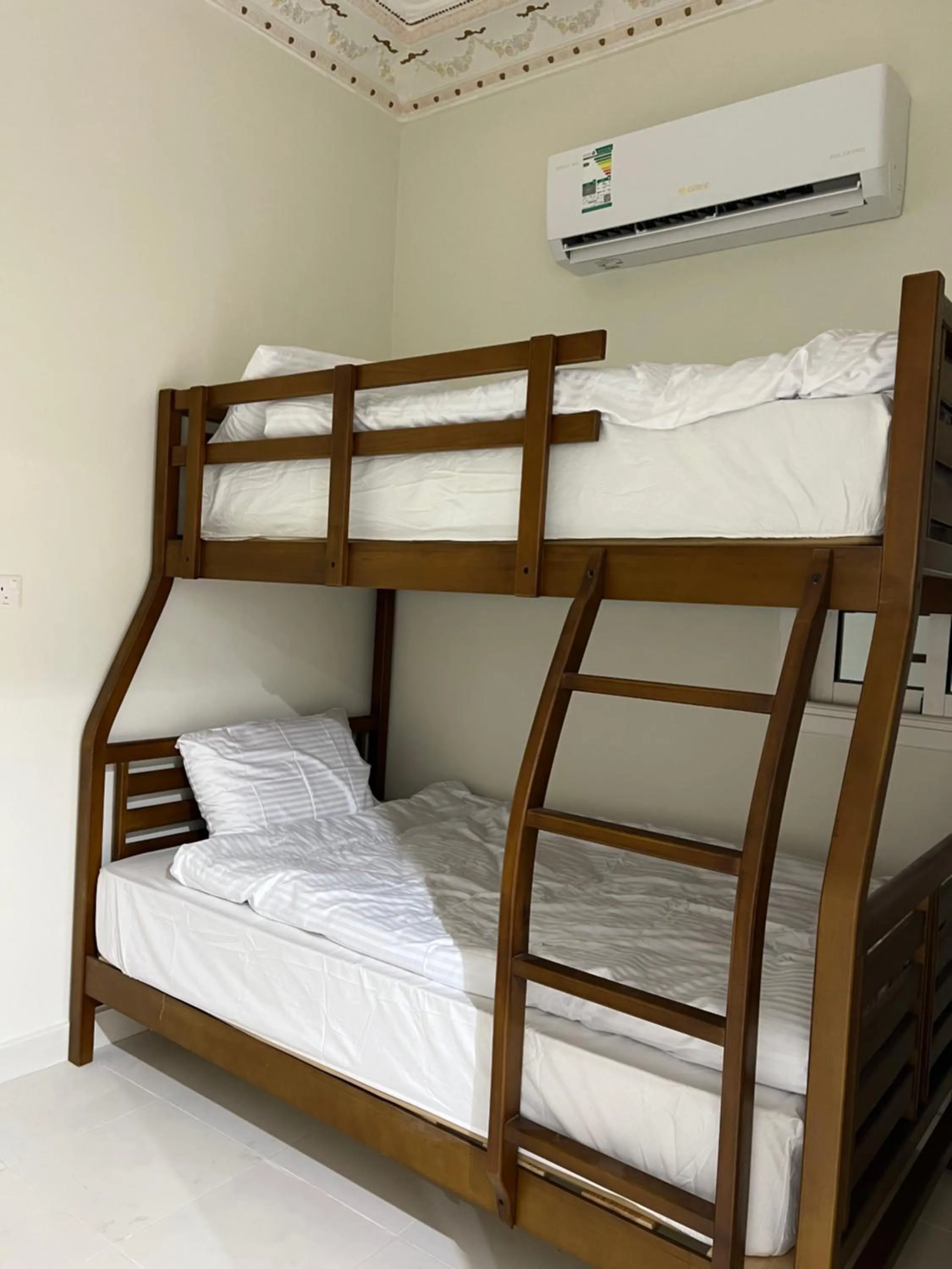 babysiter, Bed in Eqamh VIP