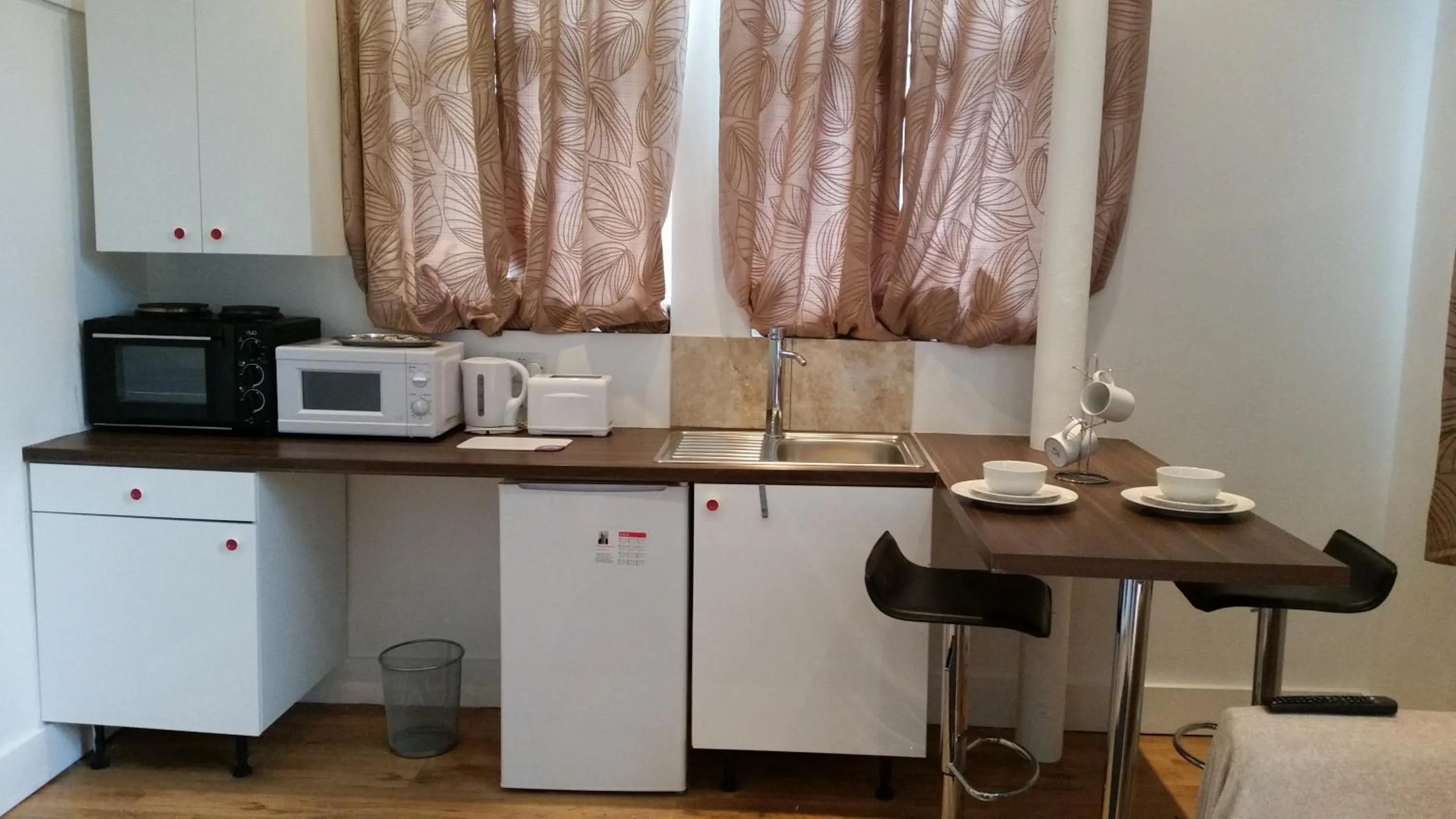 Kitchen or kitchenette in Shepherd's Bush Flats