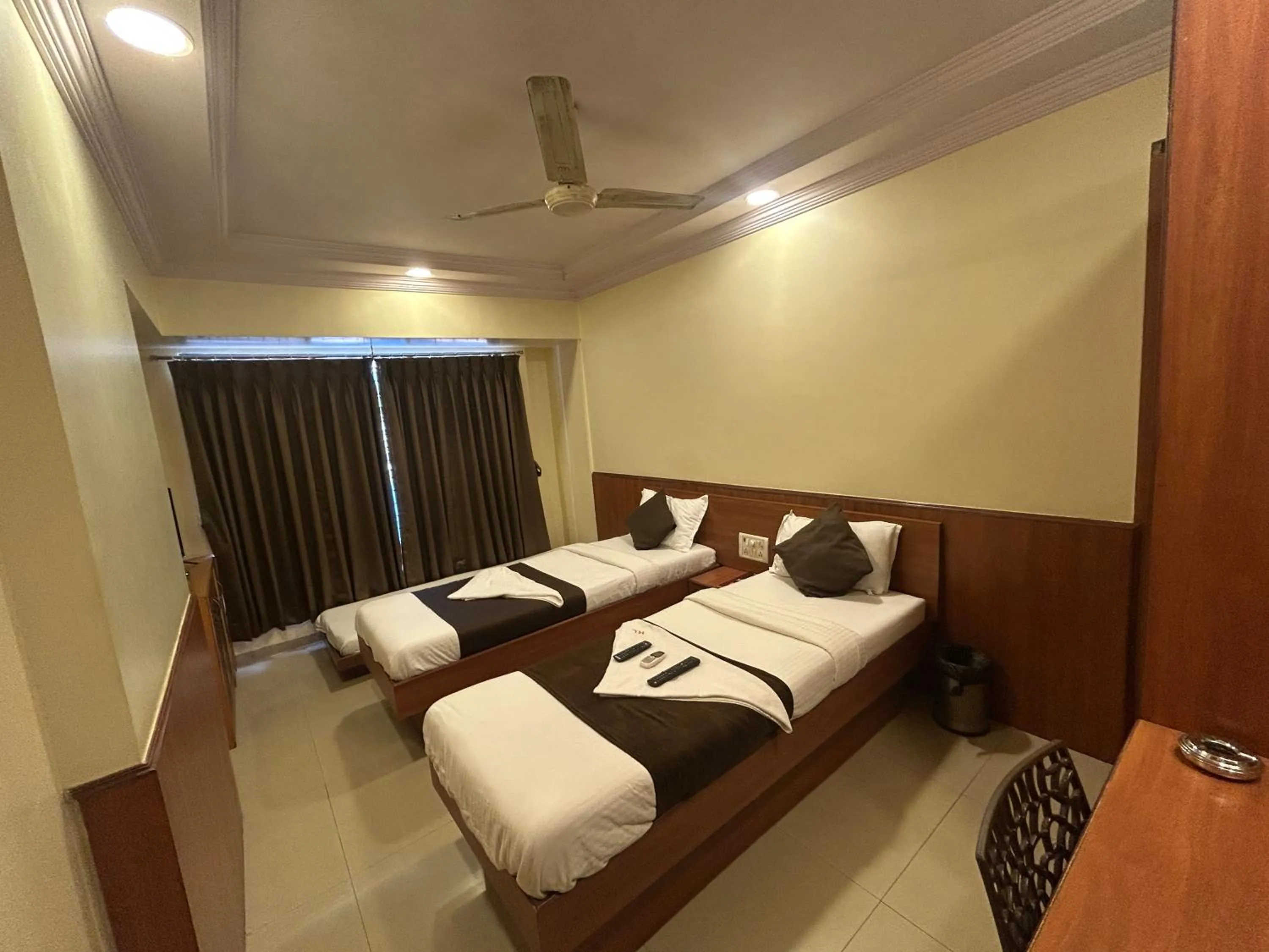 Photo of the whole room, Bed in Hotel Lucky Goregaon
