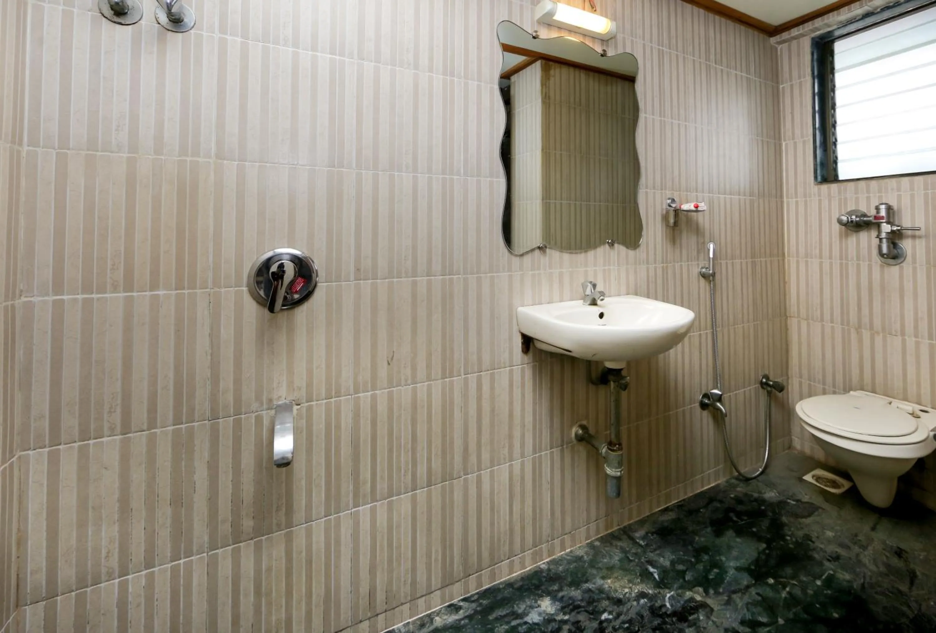 Bathroom in Hotel Lucky Goregaon