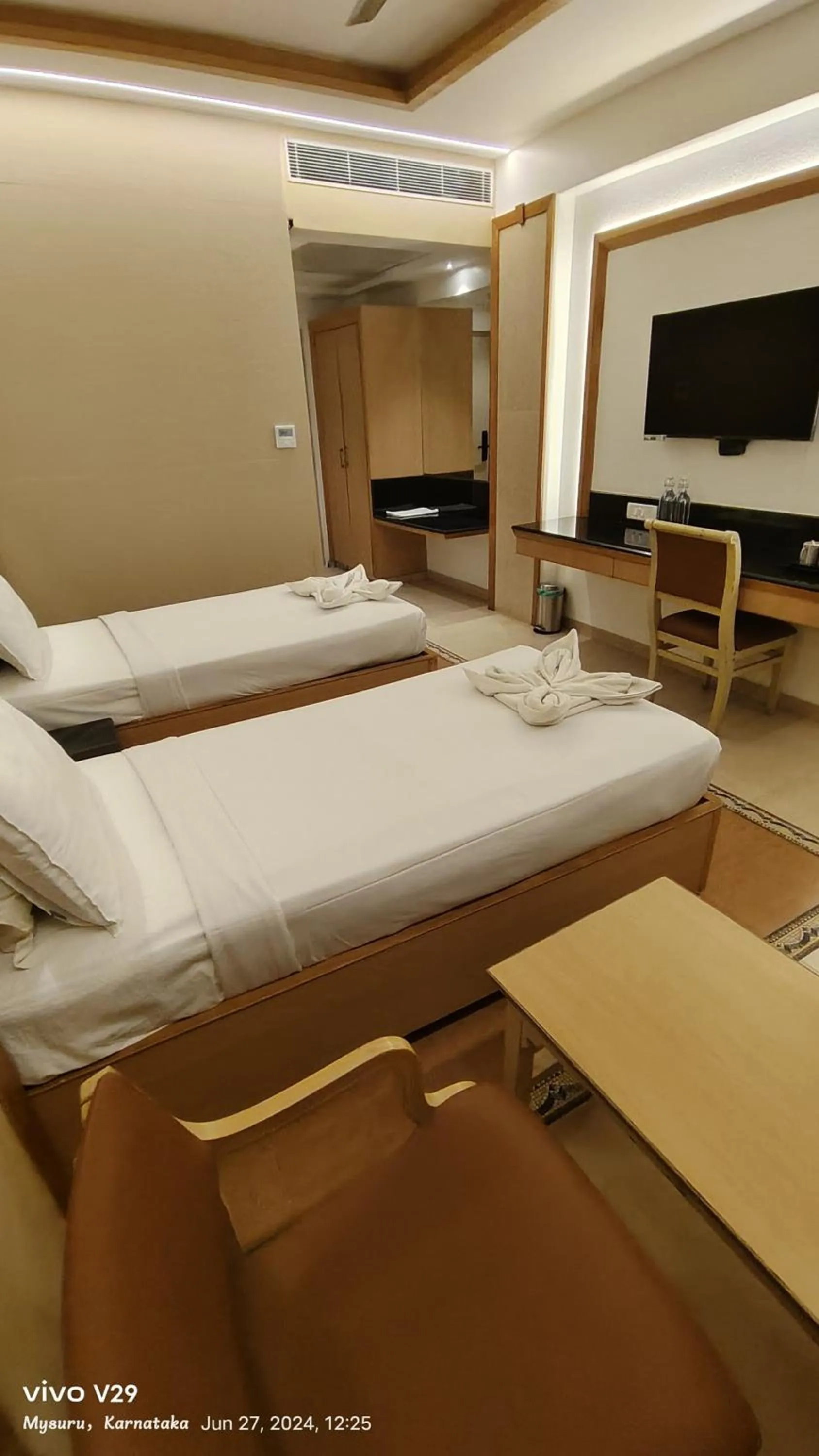 TV and multimedia, Bed in Hotel Roopa