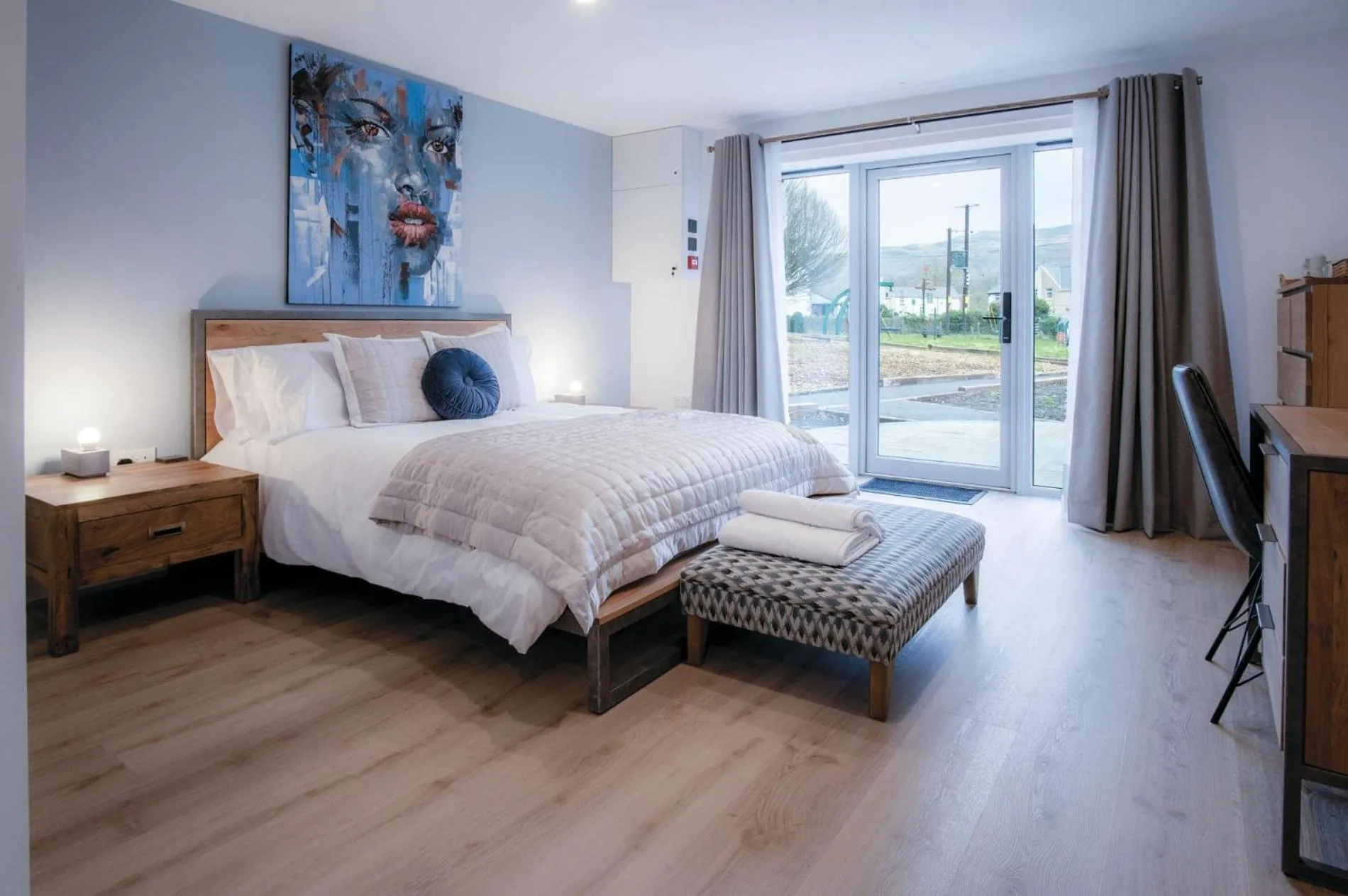 One-Bedroom Apartment in Suite 6 - Sleeping Giant Hotel - Pen Y Cae Inn