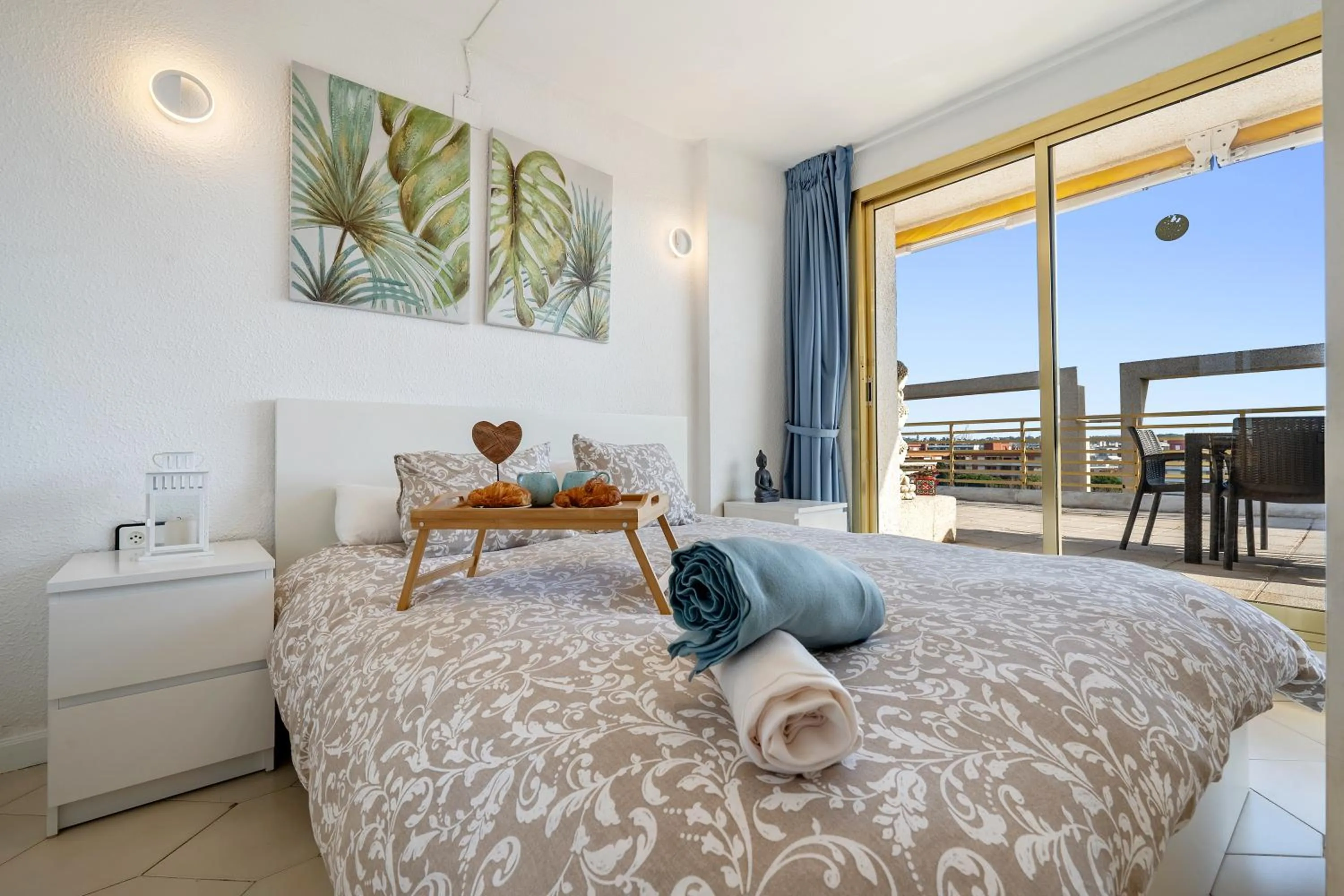 Bed in Ona Suites Salou