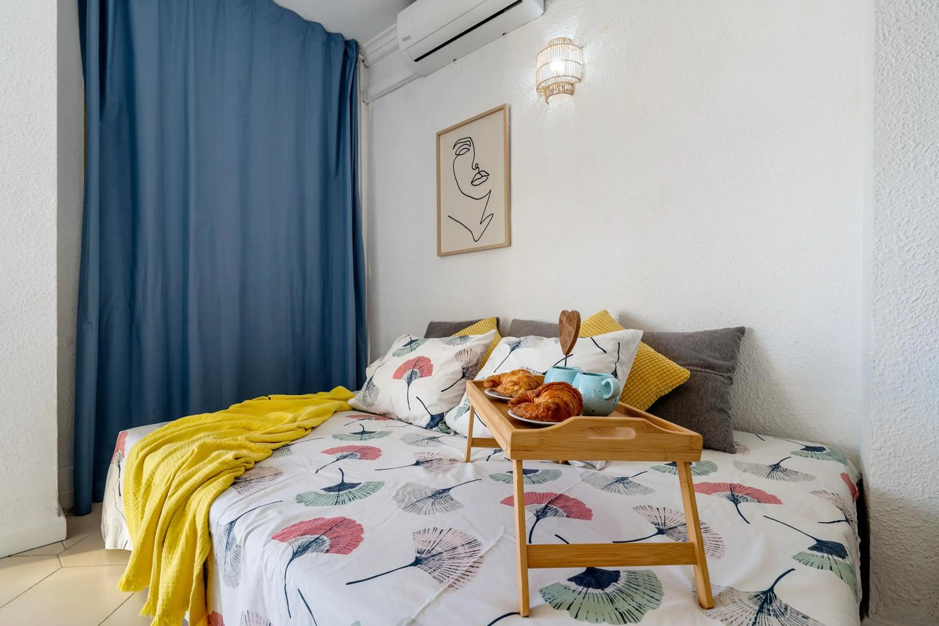 Bed in Ona Suites Salou