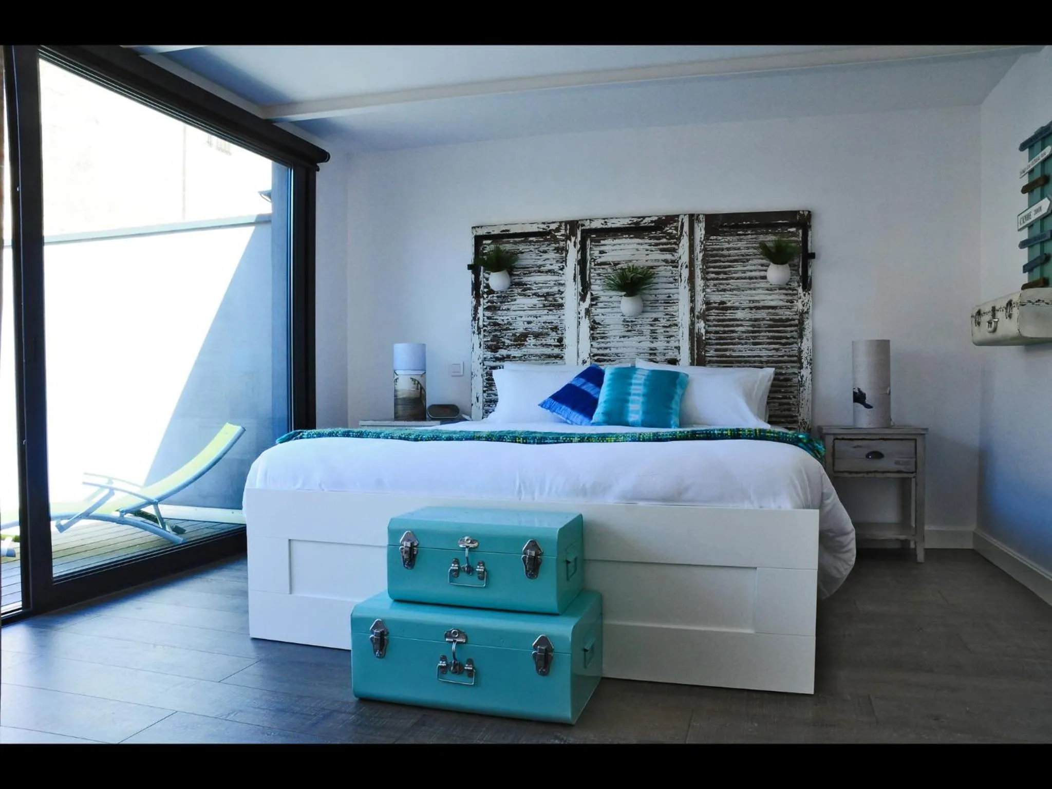 Day, Bed in La Dependance by Cocoonr