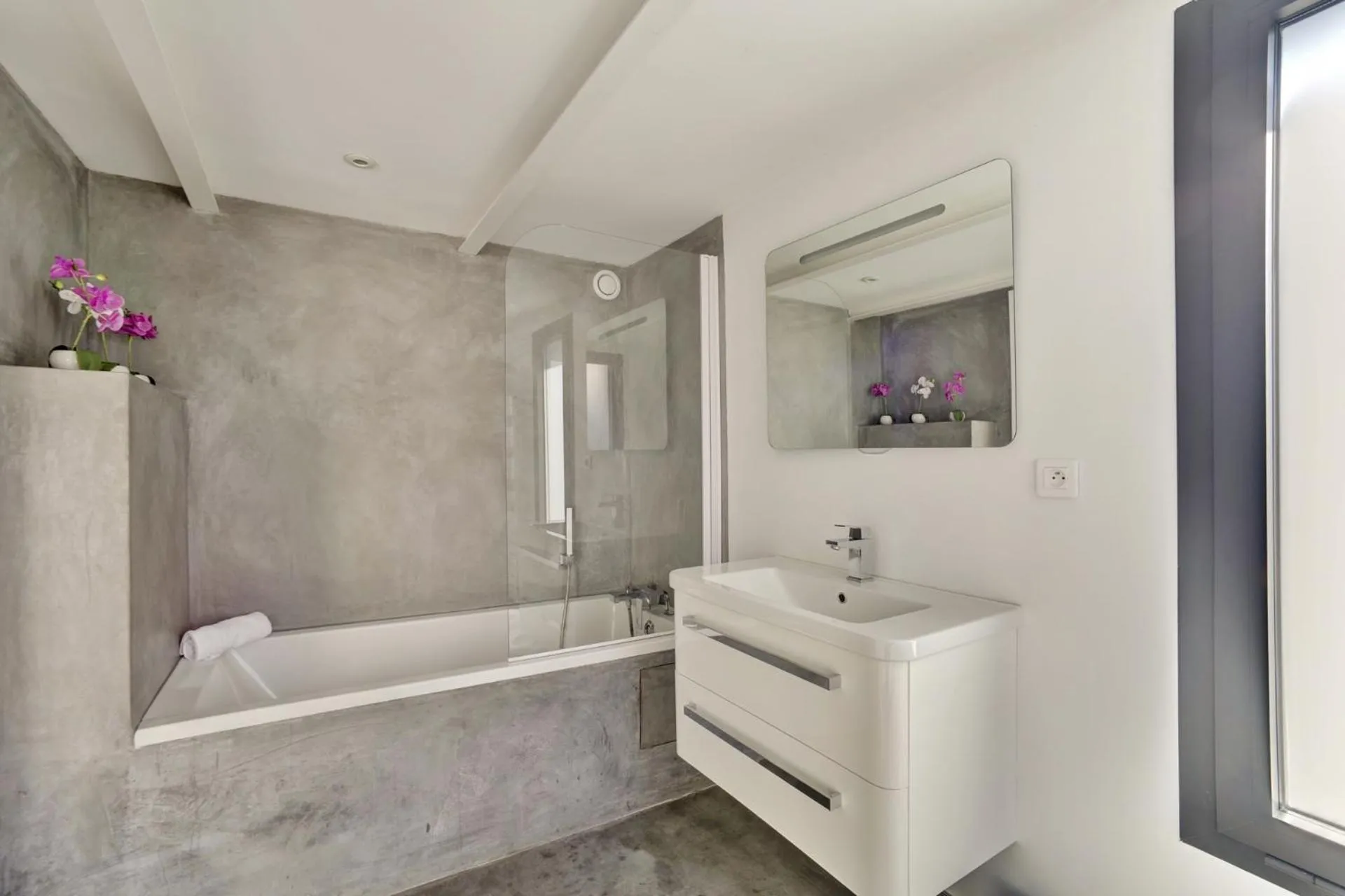 Bathroom in La Dependance by Cocoonr