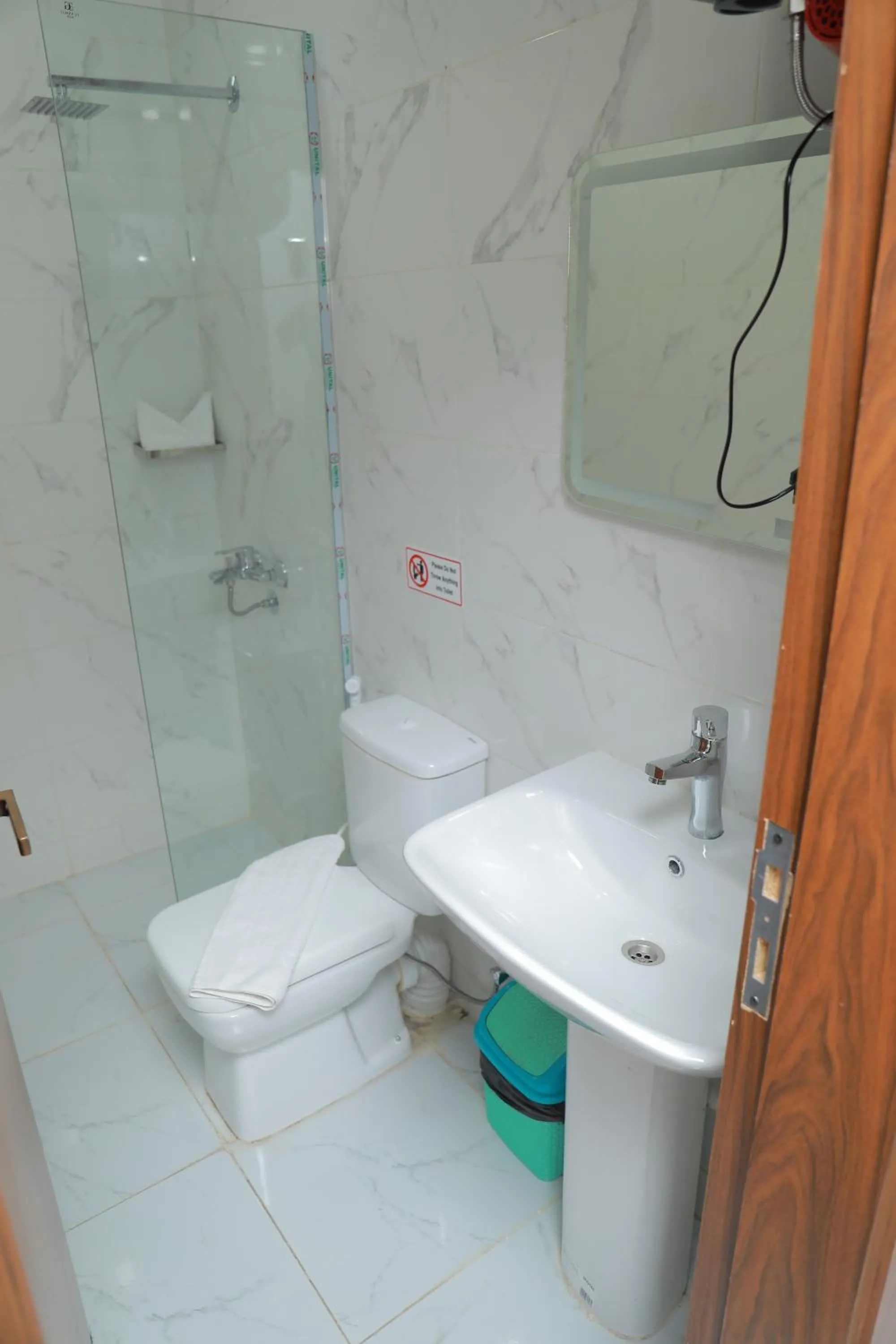 Shower in Prince Pyramids Inn