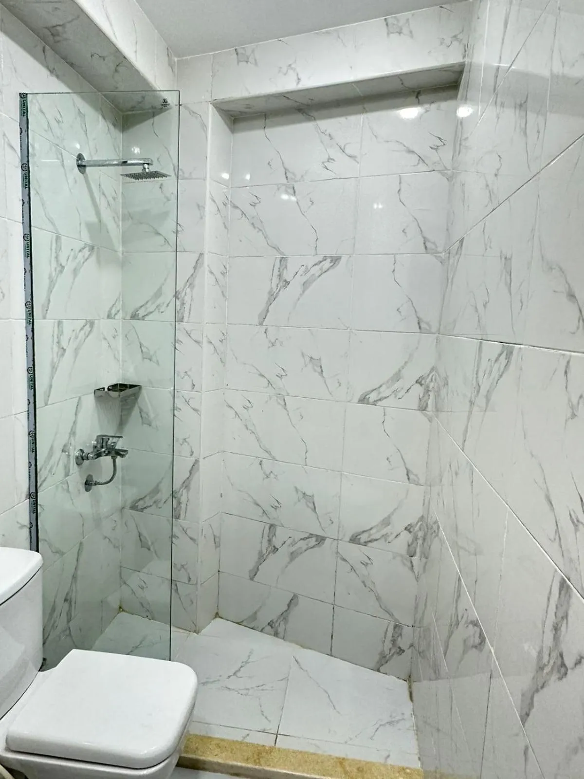 Shower in Prince Pyramids Inn