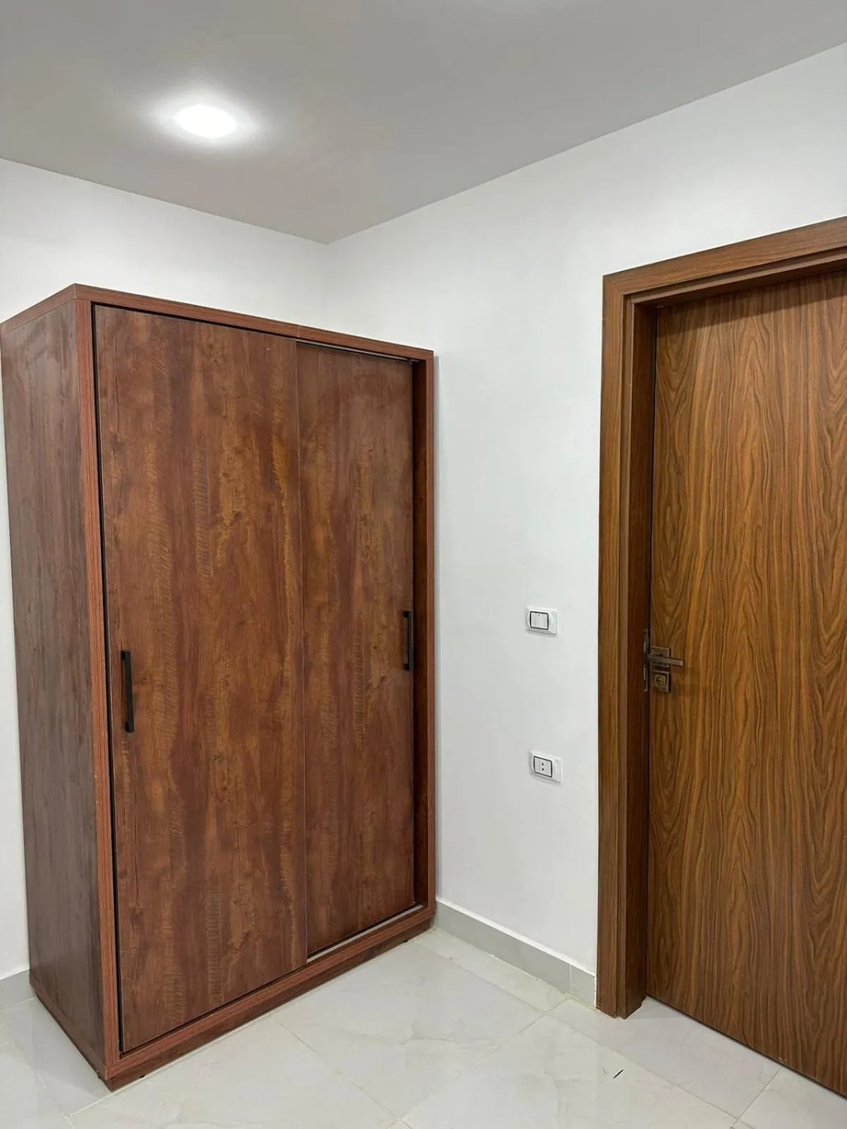 wardrobe in Prince Pyramids Inn