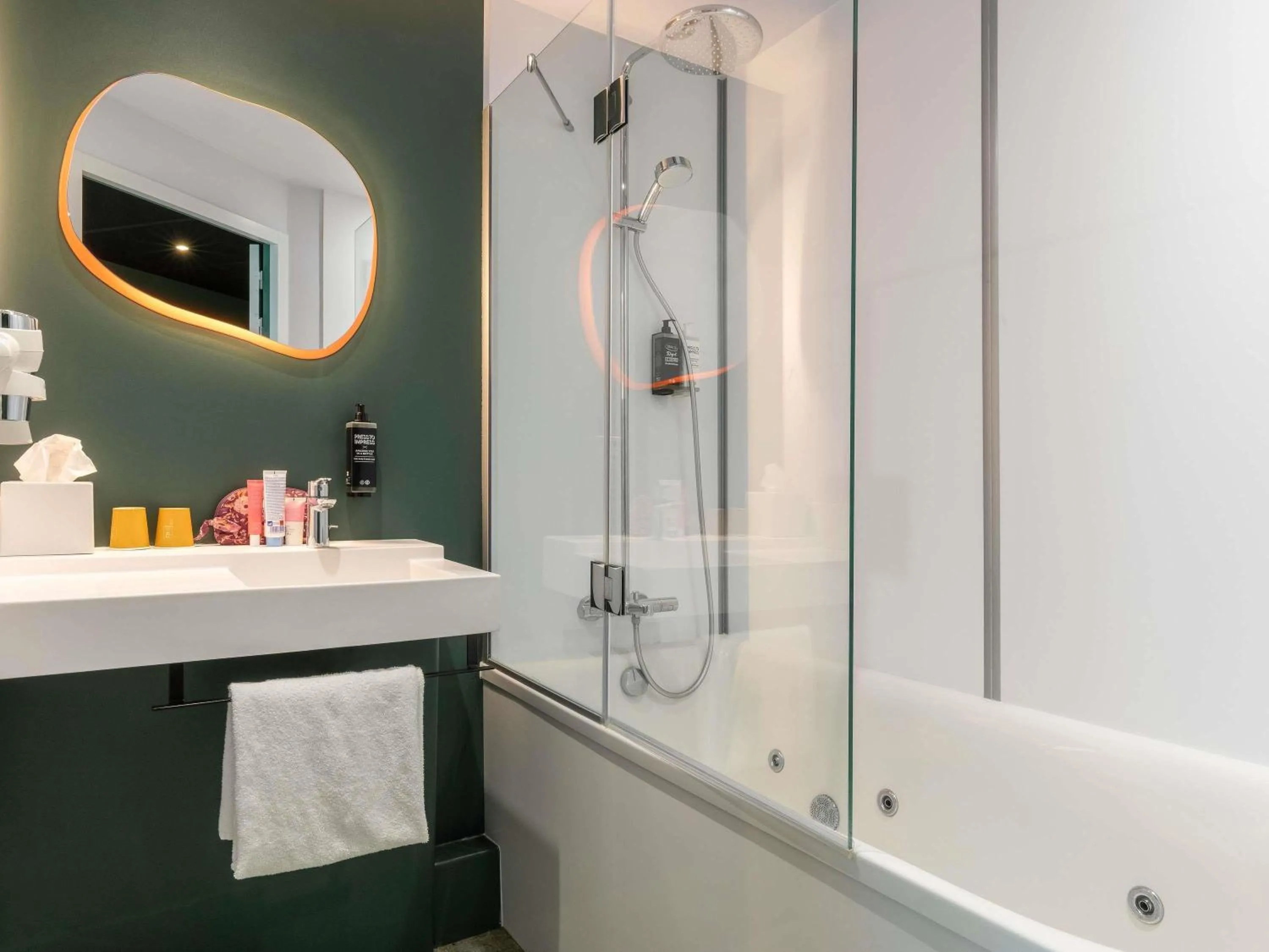 Bedroom in ibis Styles Bezons Paris La Défense