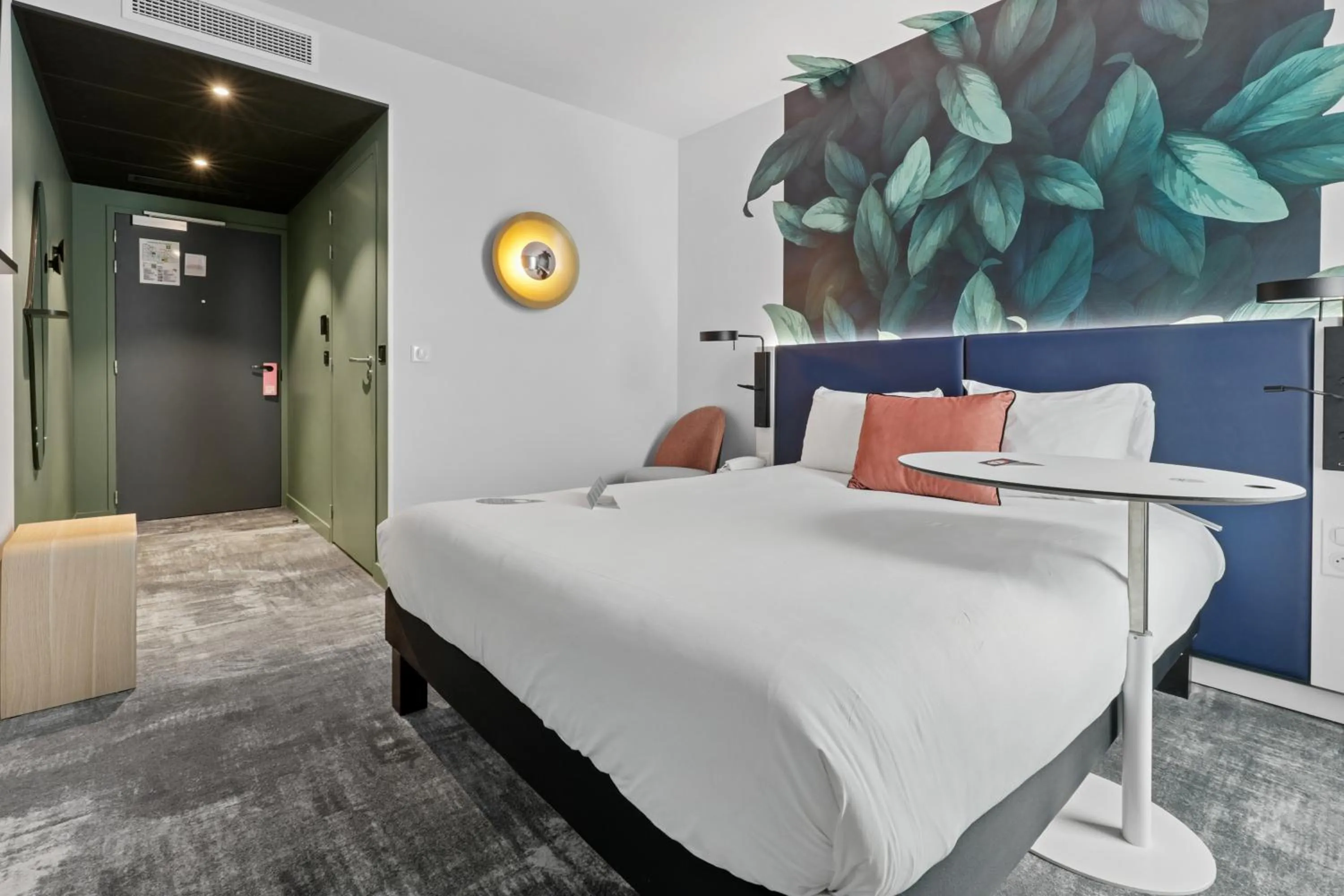 Bathroom, Bed in ibis Styles Bezons Paris La Défense