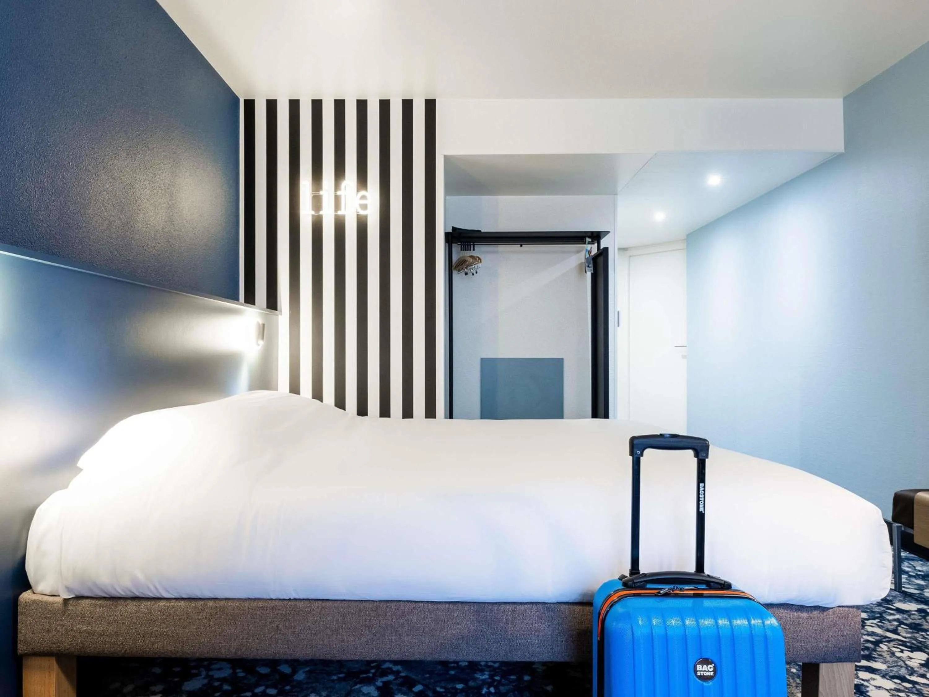 Bedroom, Bed in greet Hotel Paris 13 Porte d'Italie