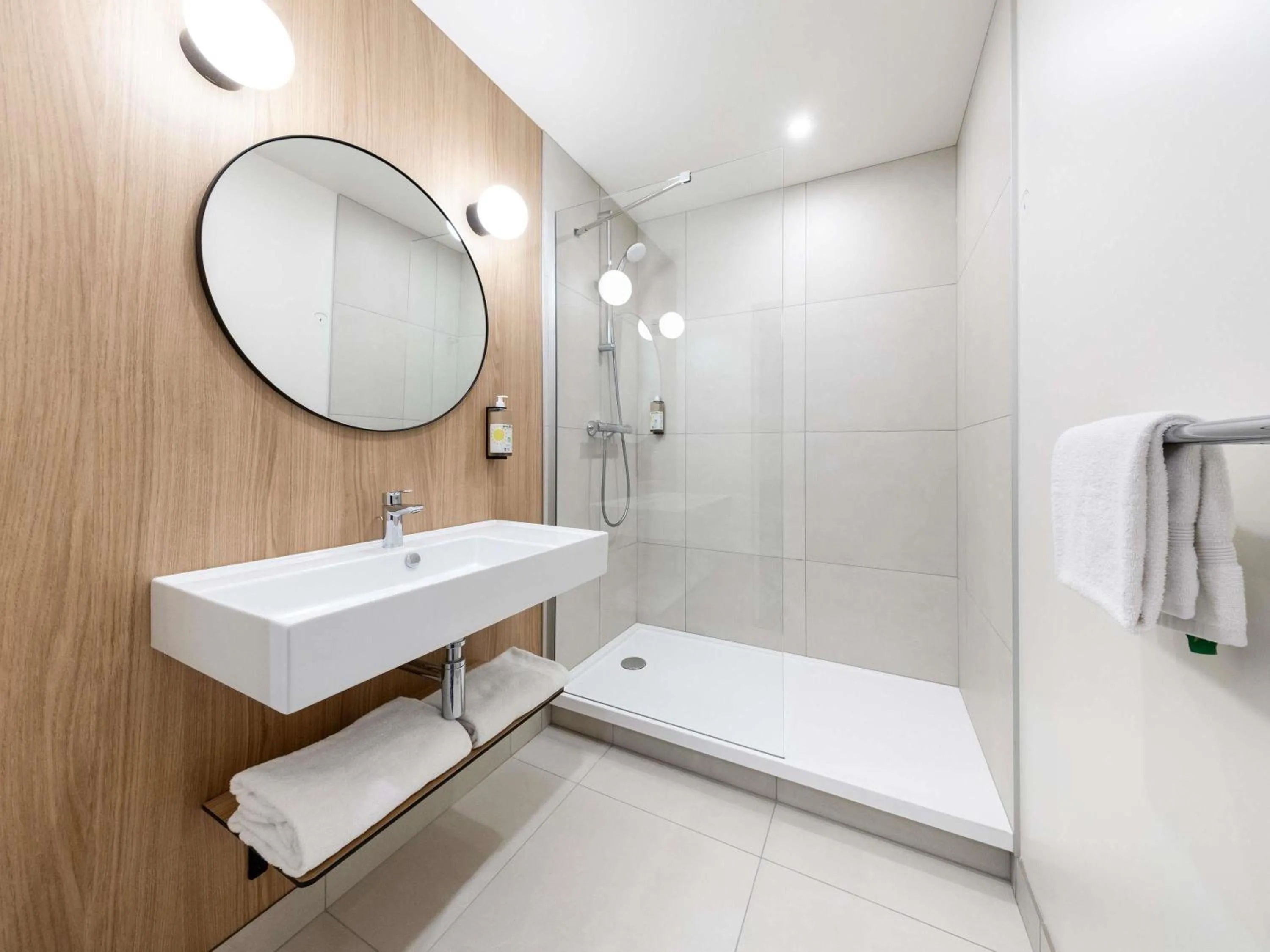 Bedroom in greet Hotel Paris 13 Porte d'Italie