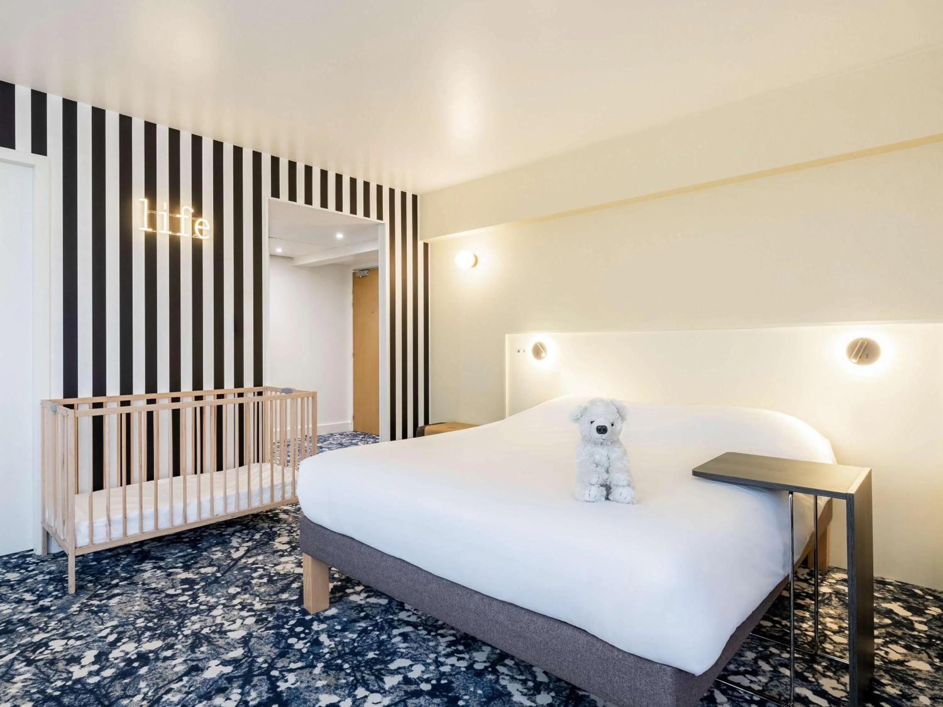 Bedroom, Bed in greet Hotel Paris 13 Porte d'Italie