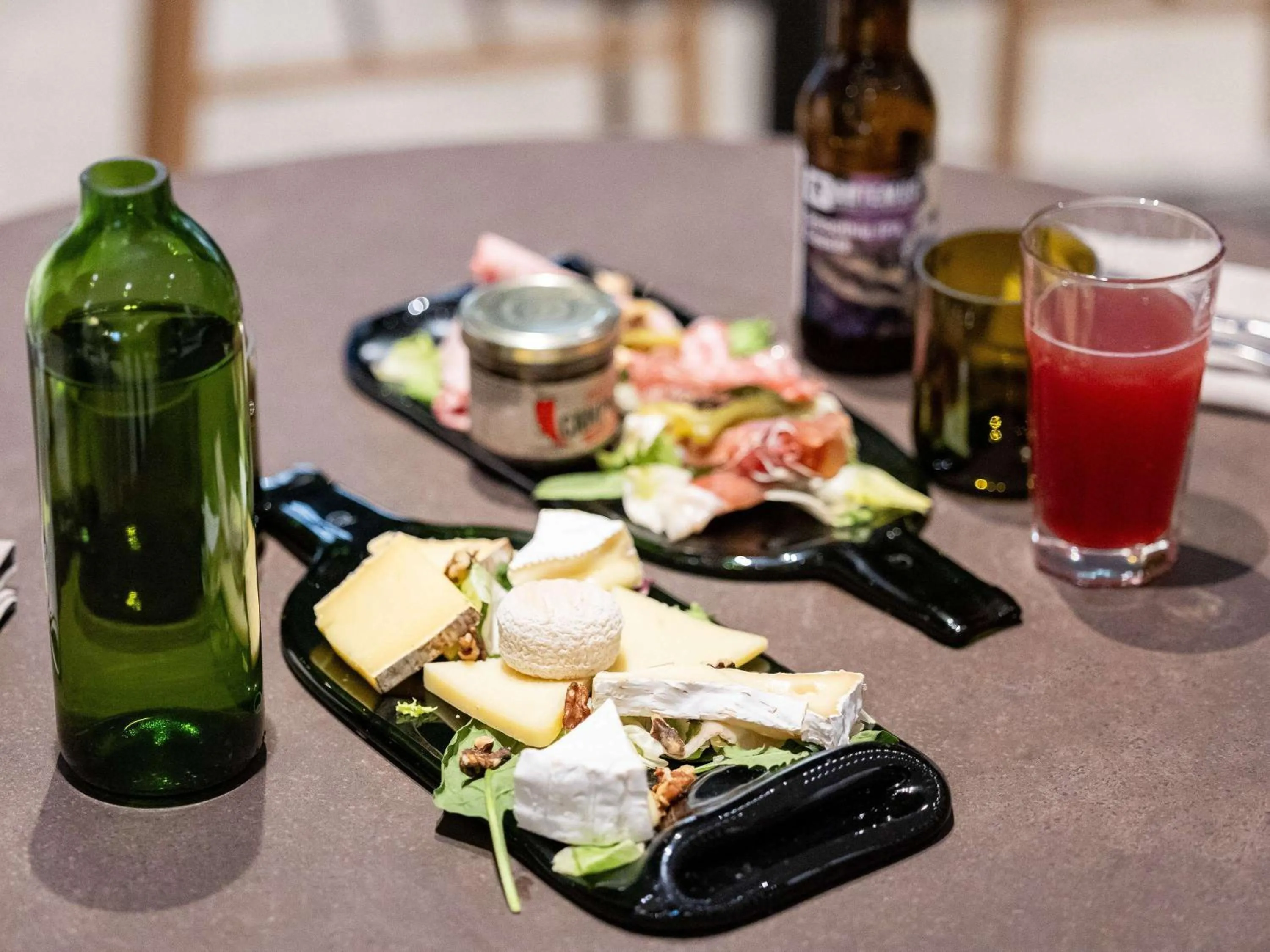 Lounge or bar in greet Hotel Paris 13 Porte d'Italie