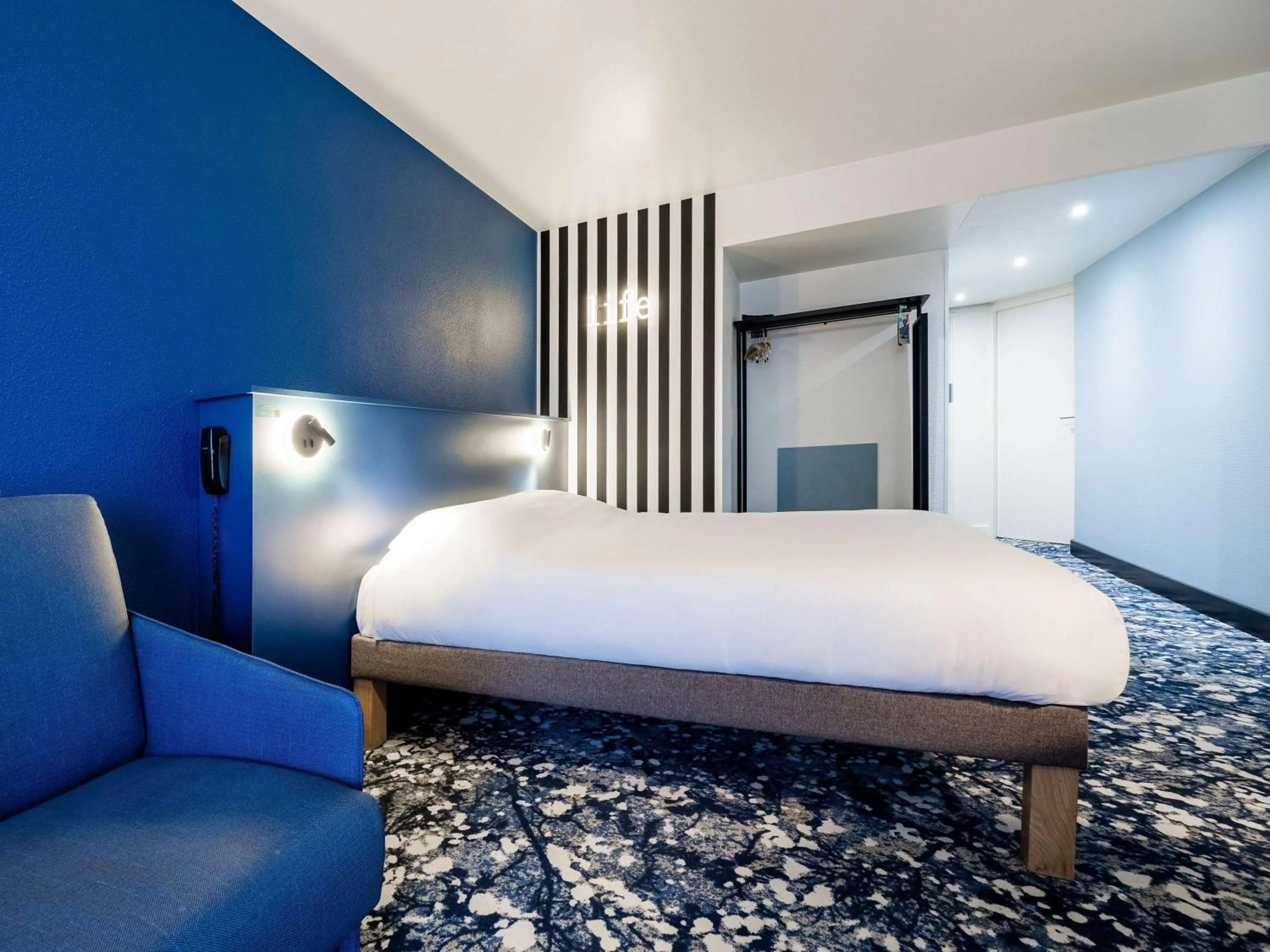 Bedroom, Bed in greet Hotel Paris 13 Porte d'Italie