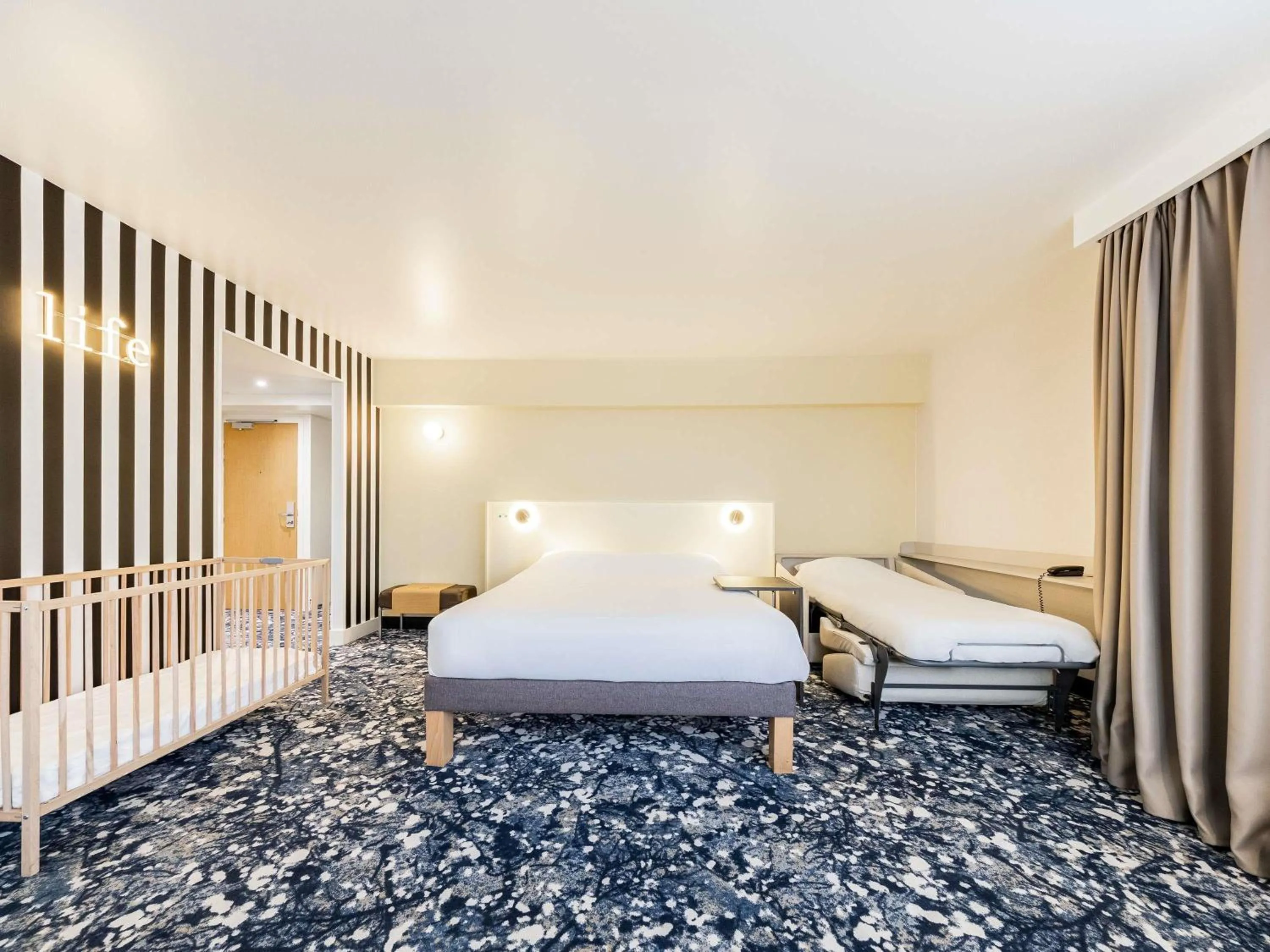 Bedroom, Bed in greet Hotel Paris 13 Porte d'Italie