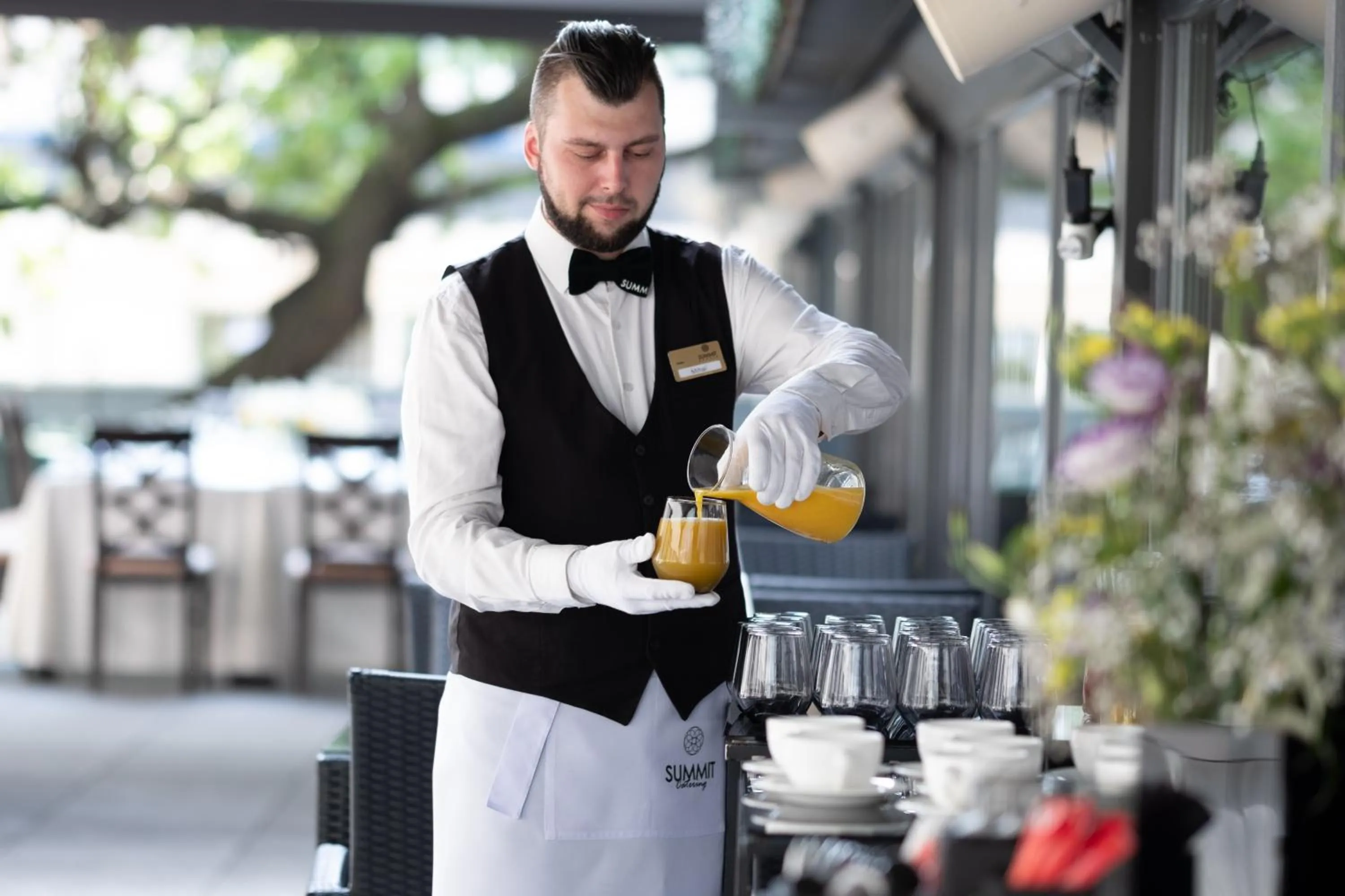 Restaurant/places to eat in Summit Villa