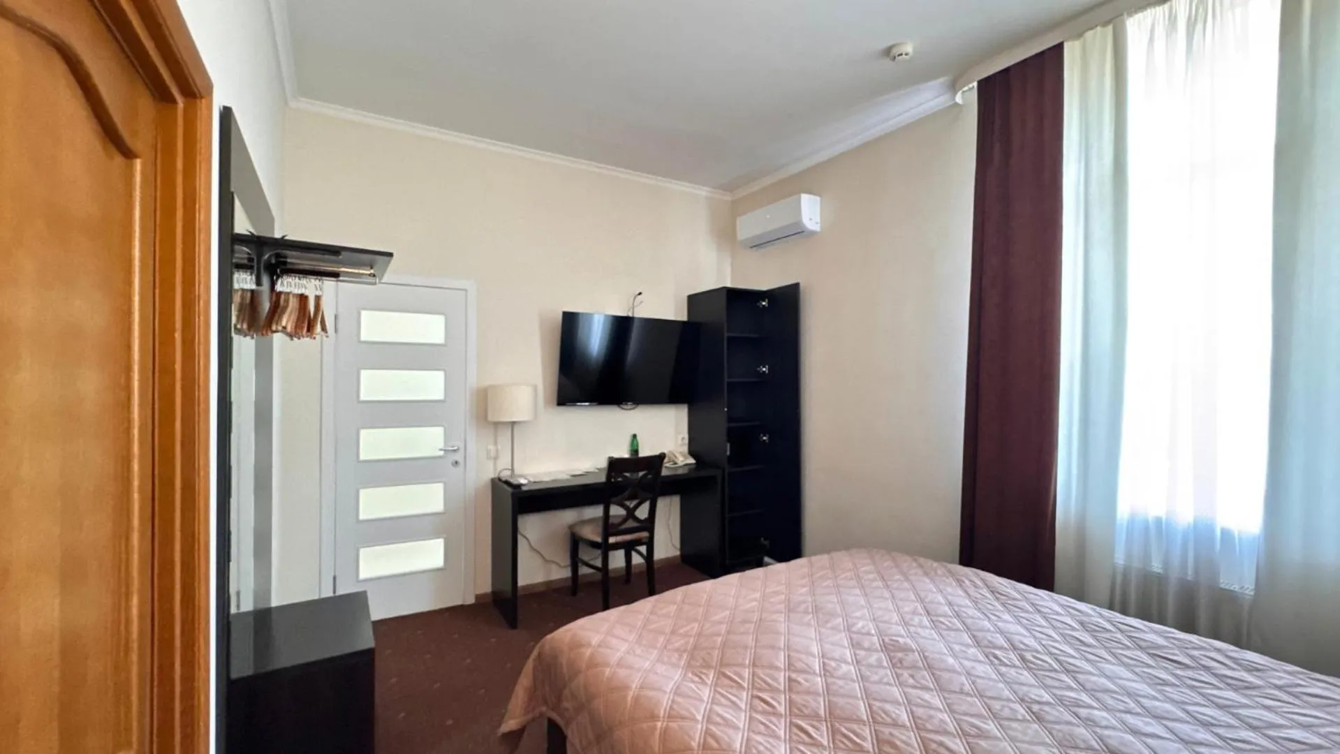 TV and multimedia, Bed in Summit Villa