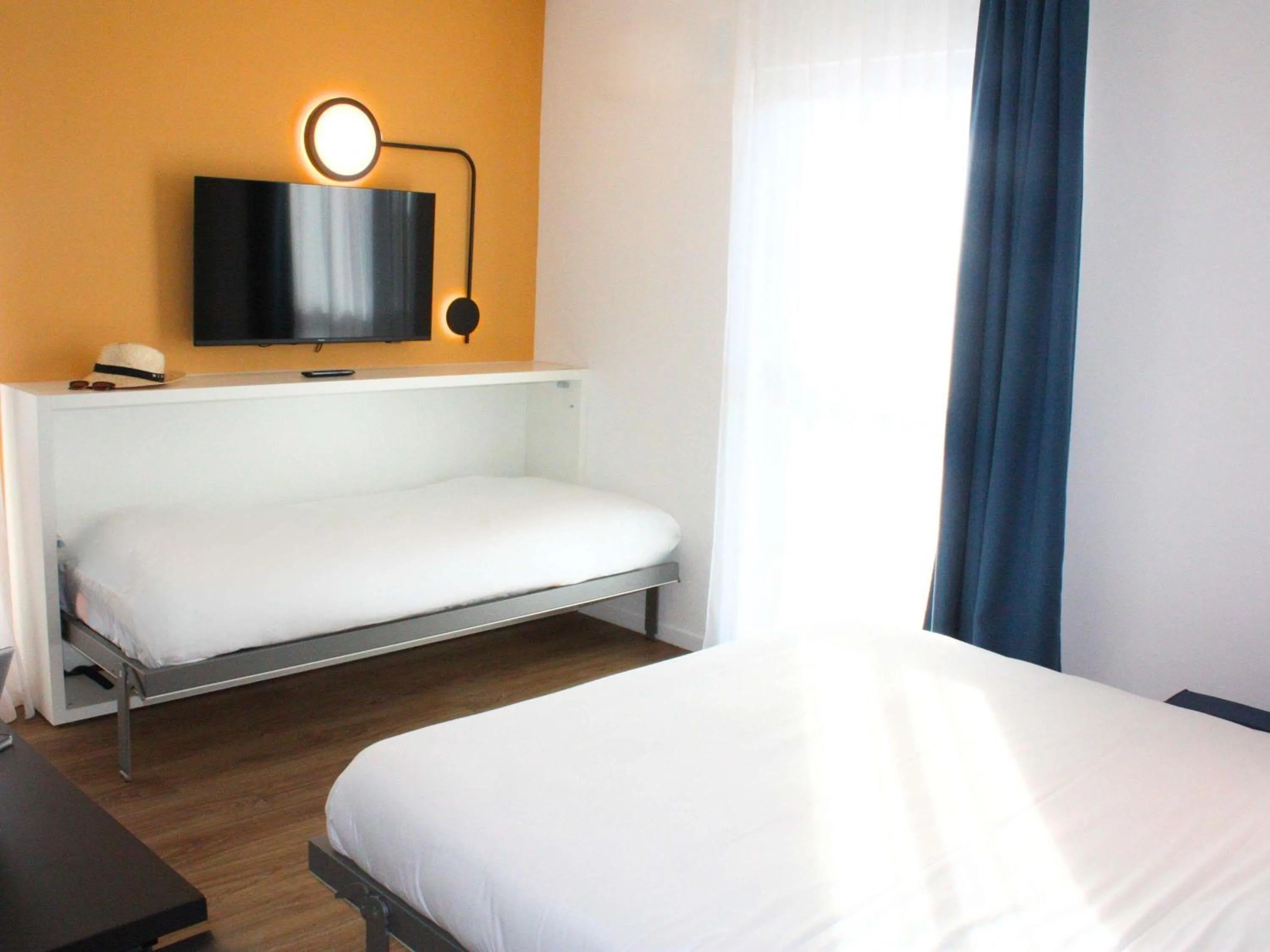Bedroom, Bed in Aparthotel Adagio Access Porte de Camargue