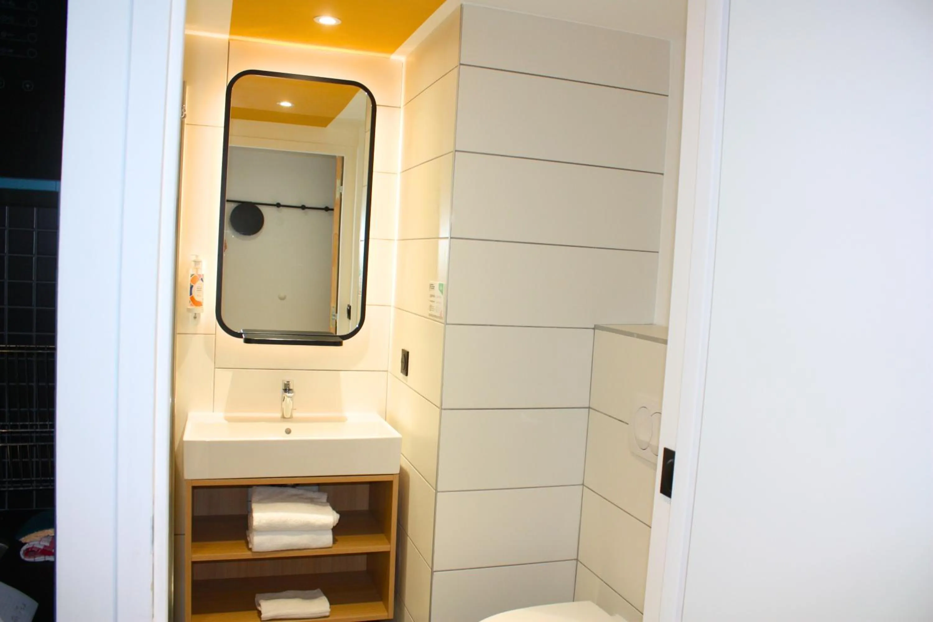 Bathroom in Aparthotel Adagio Access Porte de Camargue