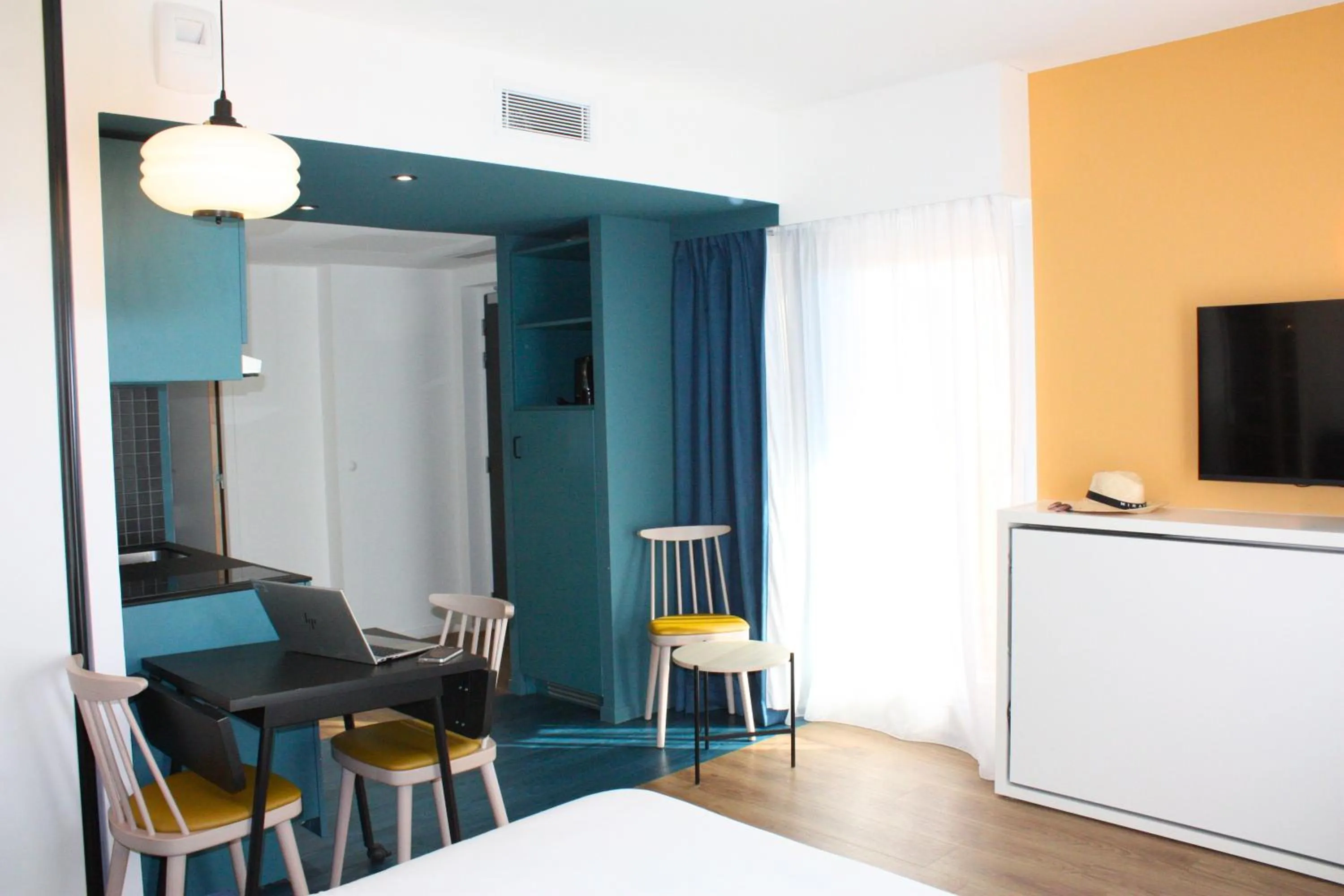 TV and multimedia in Aparthotel Adagio Access Porte de Camargue