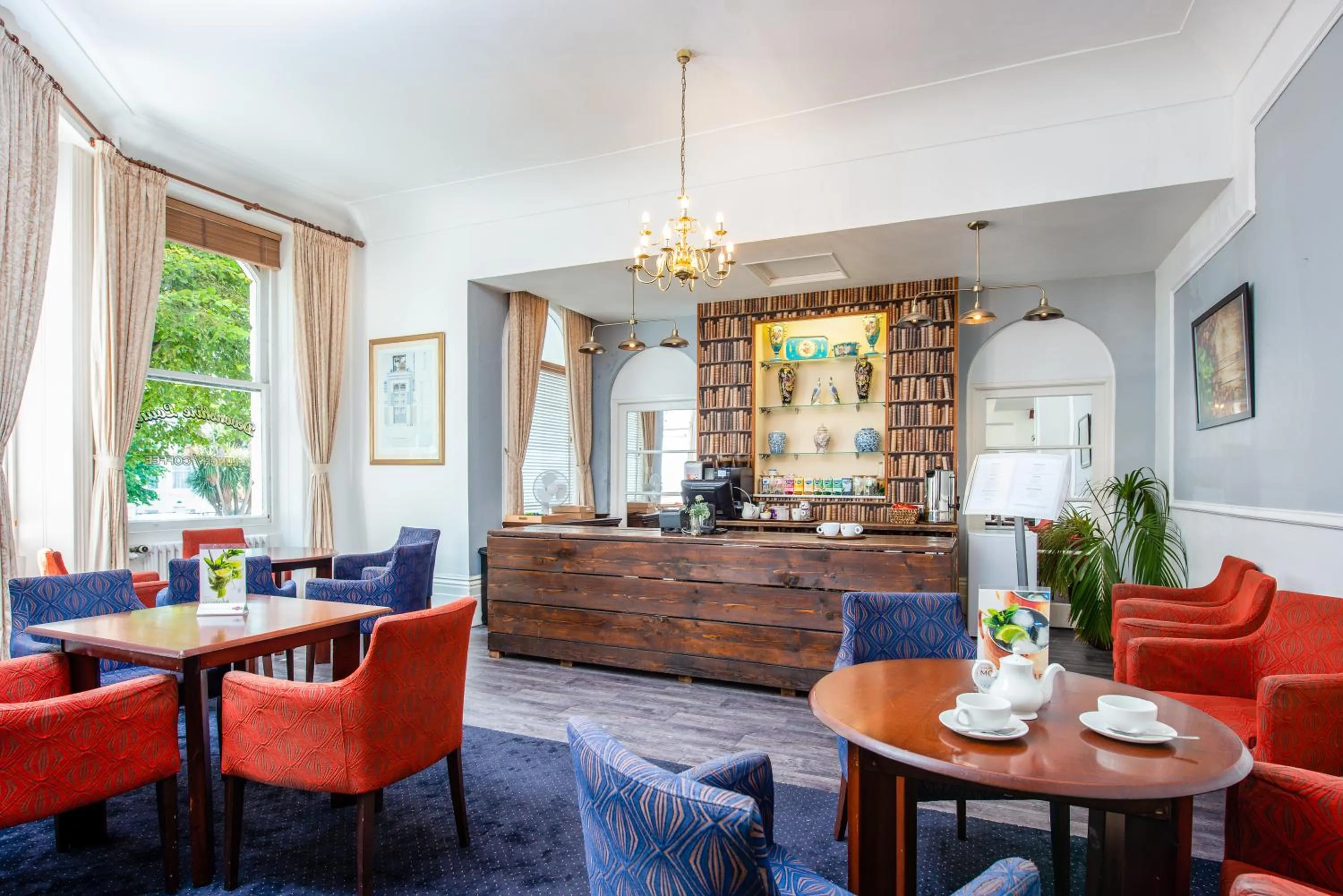 Restaurant/places to eat in Imperial Hotel