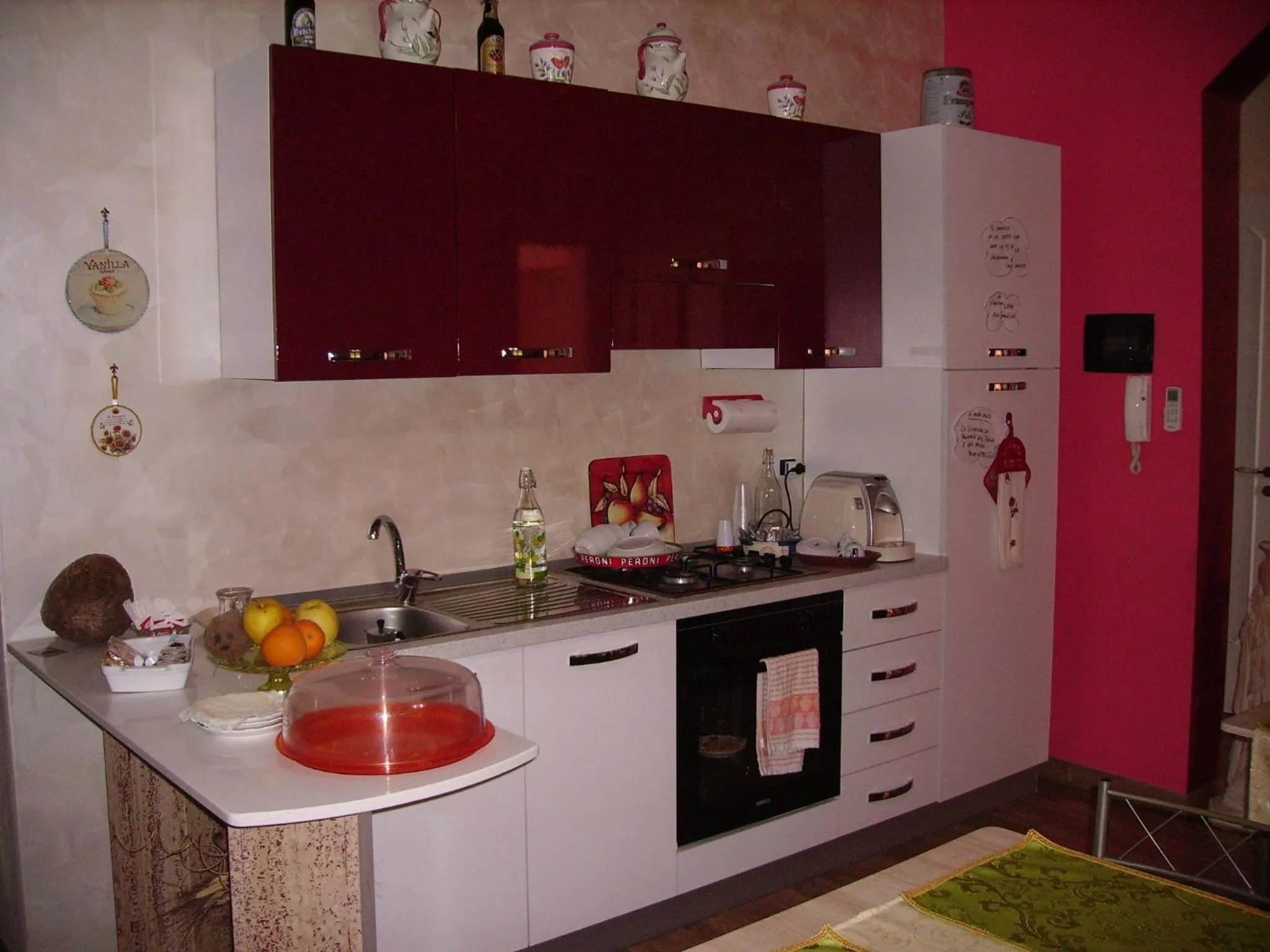 Communal kitchen in A Casa di Mich