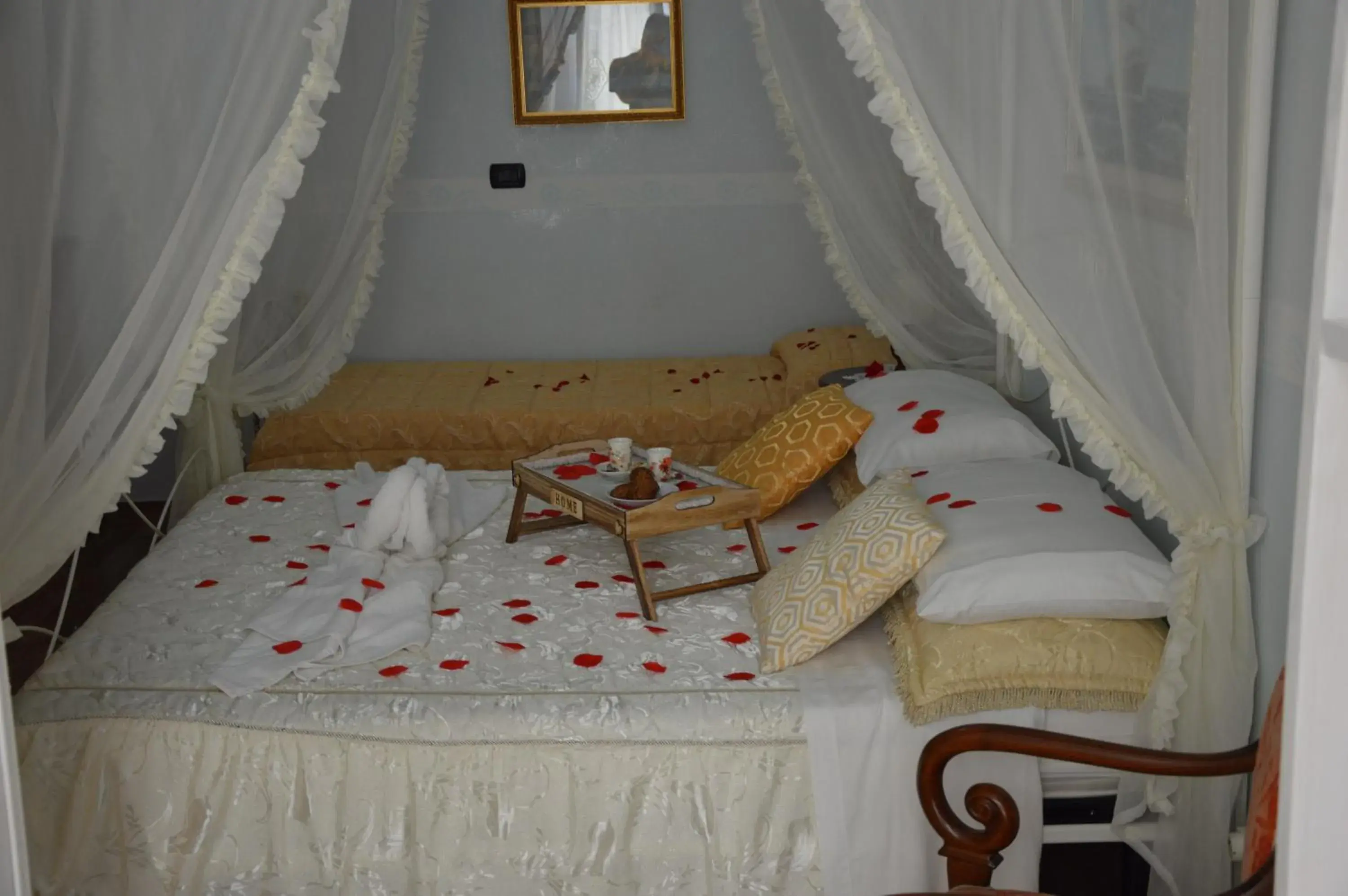 Family Room with Private Bathroom - single occupancy in A Casa di Mich Family Room with Private Bathroom - single occupancy in A Casa di Mich