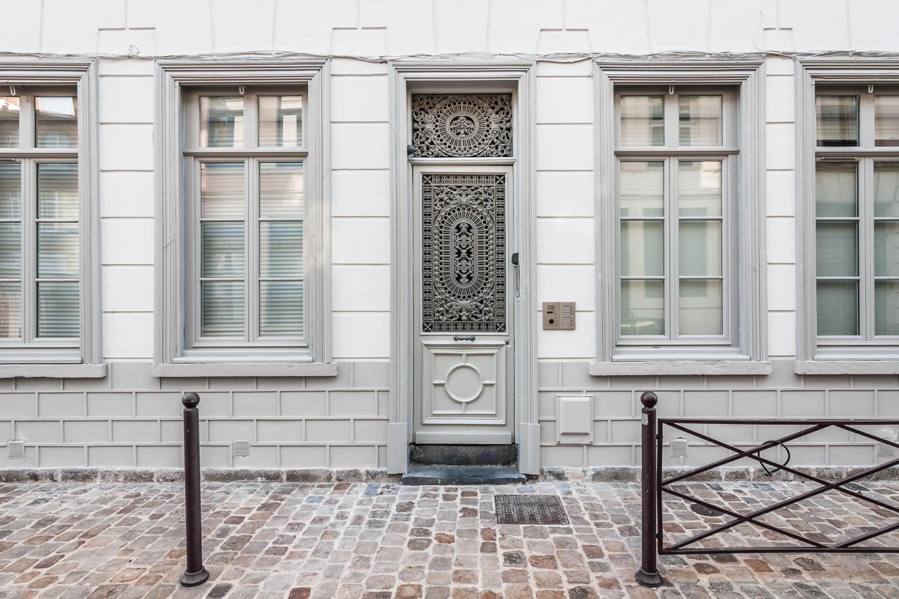 Facade/entrance in Le 84 Sainte-Cath'