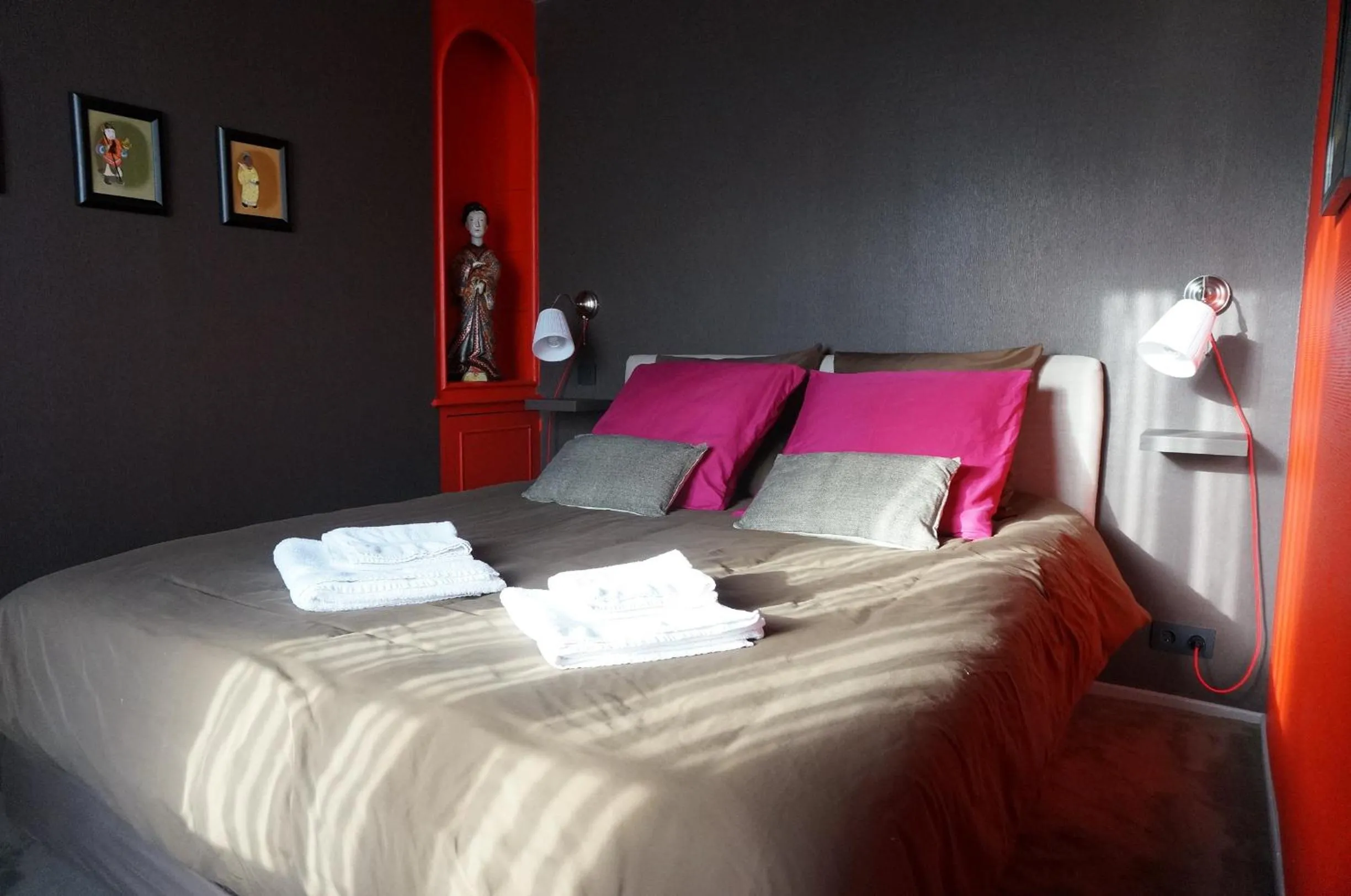 Bedroom, Bed in Le 84 Sainte-Cath'