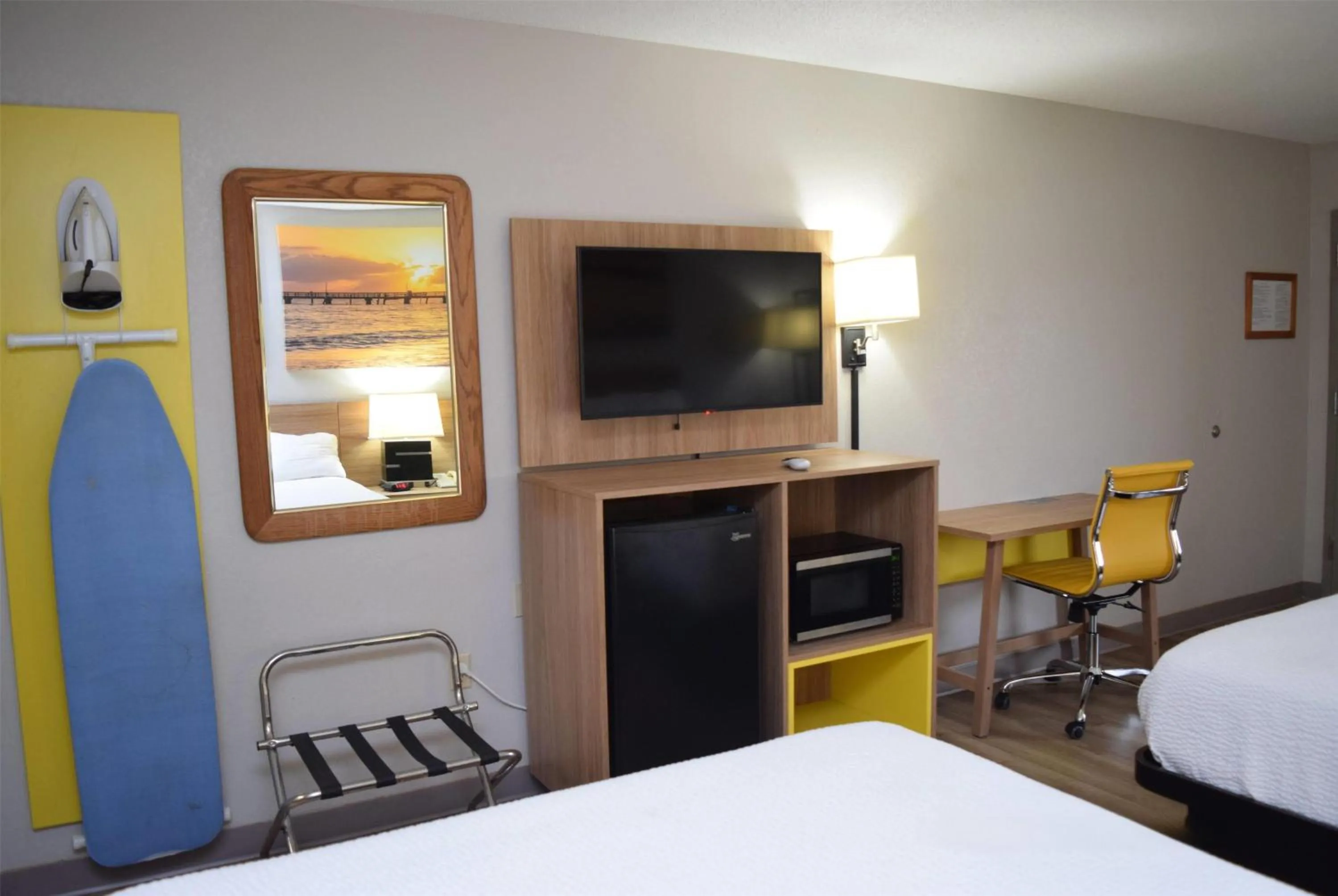 Photo of the whole room, Bed in Days Inn by Wyndham Elberton