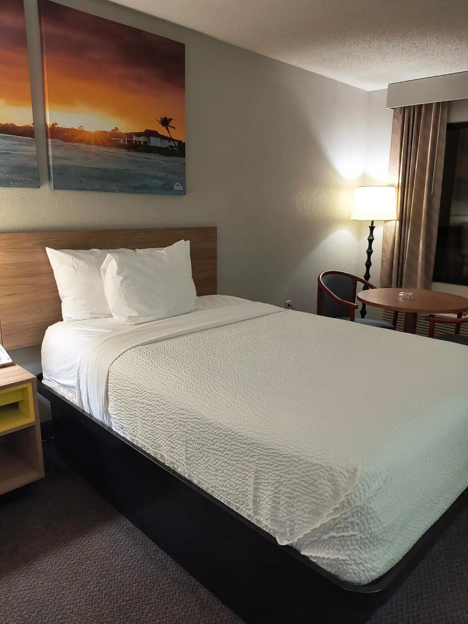 Bed in Days Inn by Wyndham Elberton