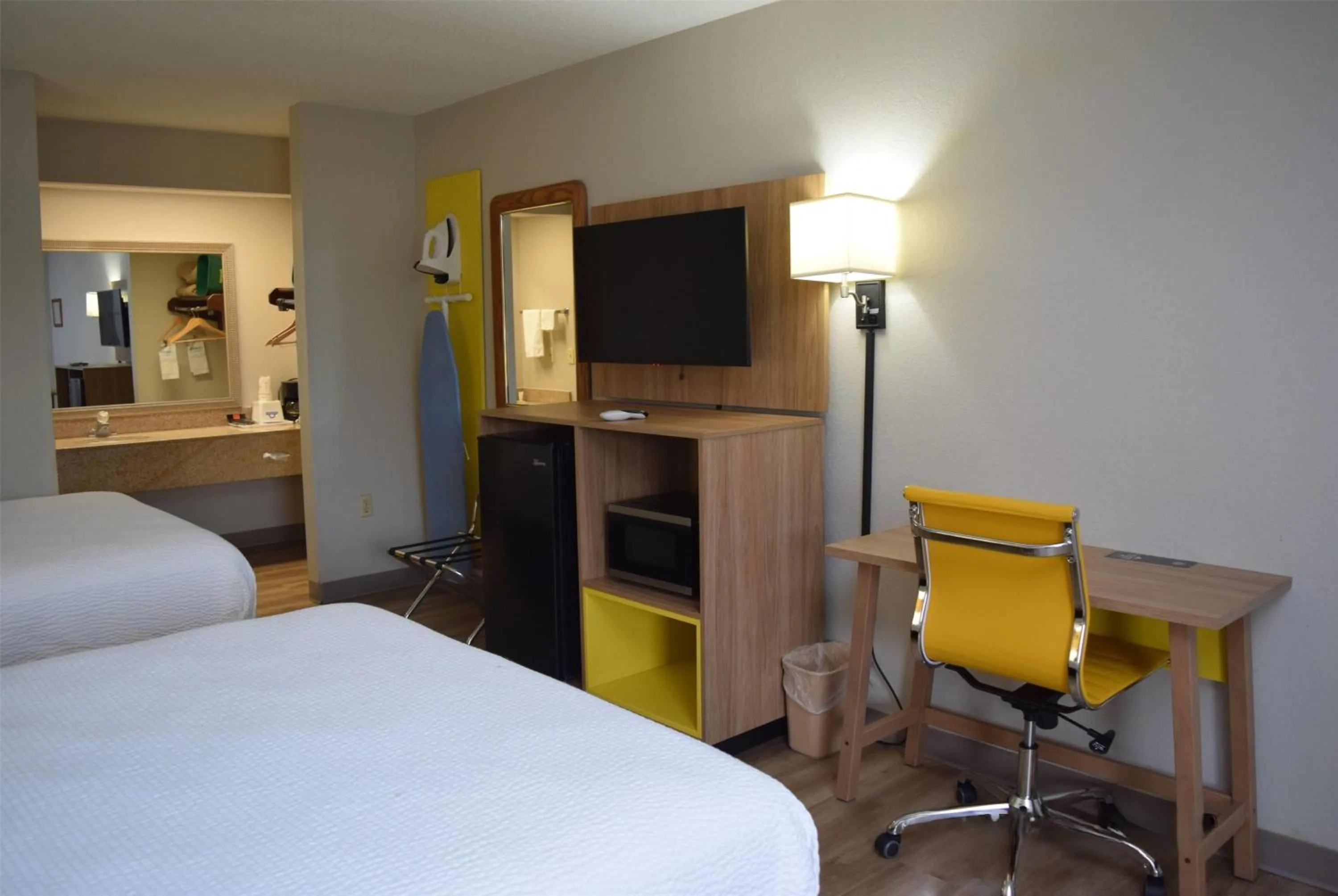 Photo of the whole room, Bed in Days Inn by Wyndham Elberton