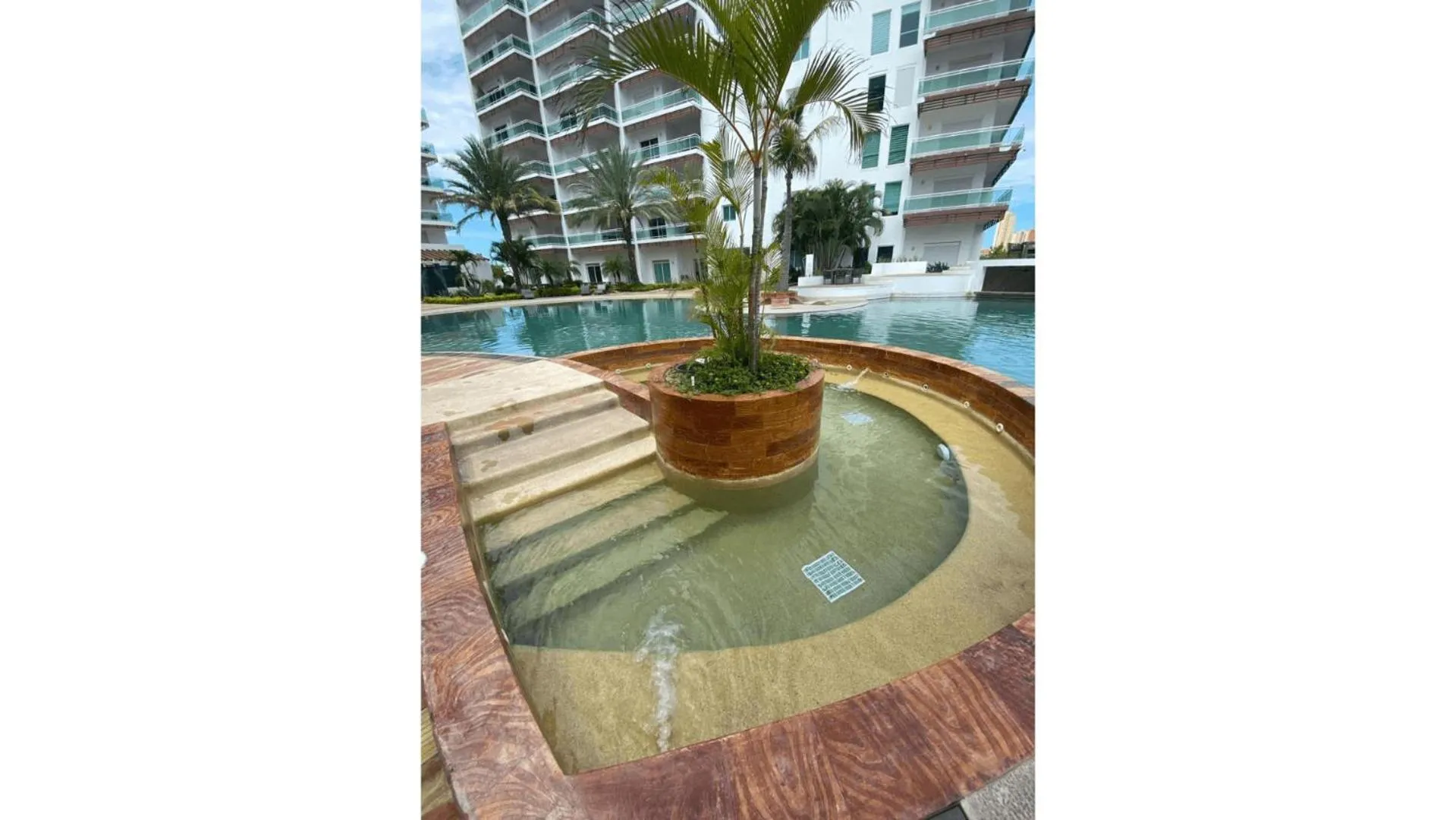 Swimming pool in Pacifika Marina Mazatlán