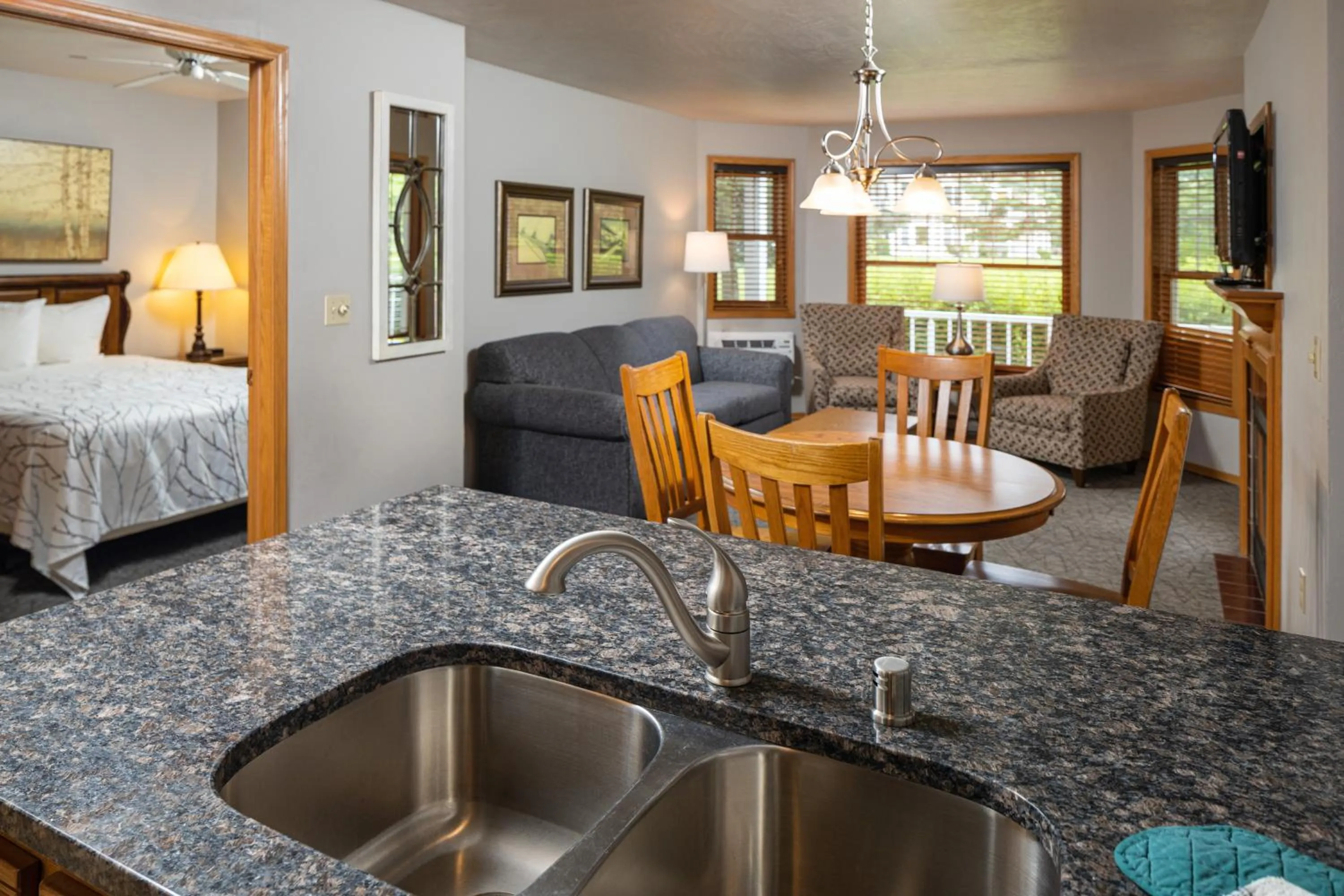 Kitchen or kitchenette, Bed in Newport Resort
