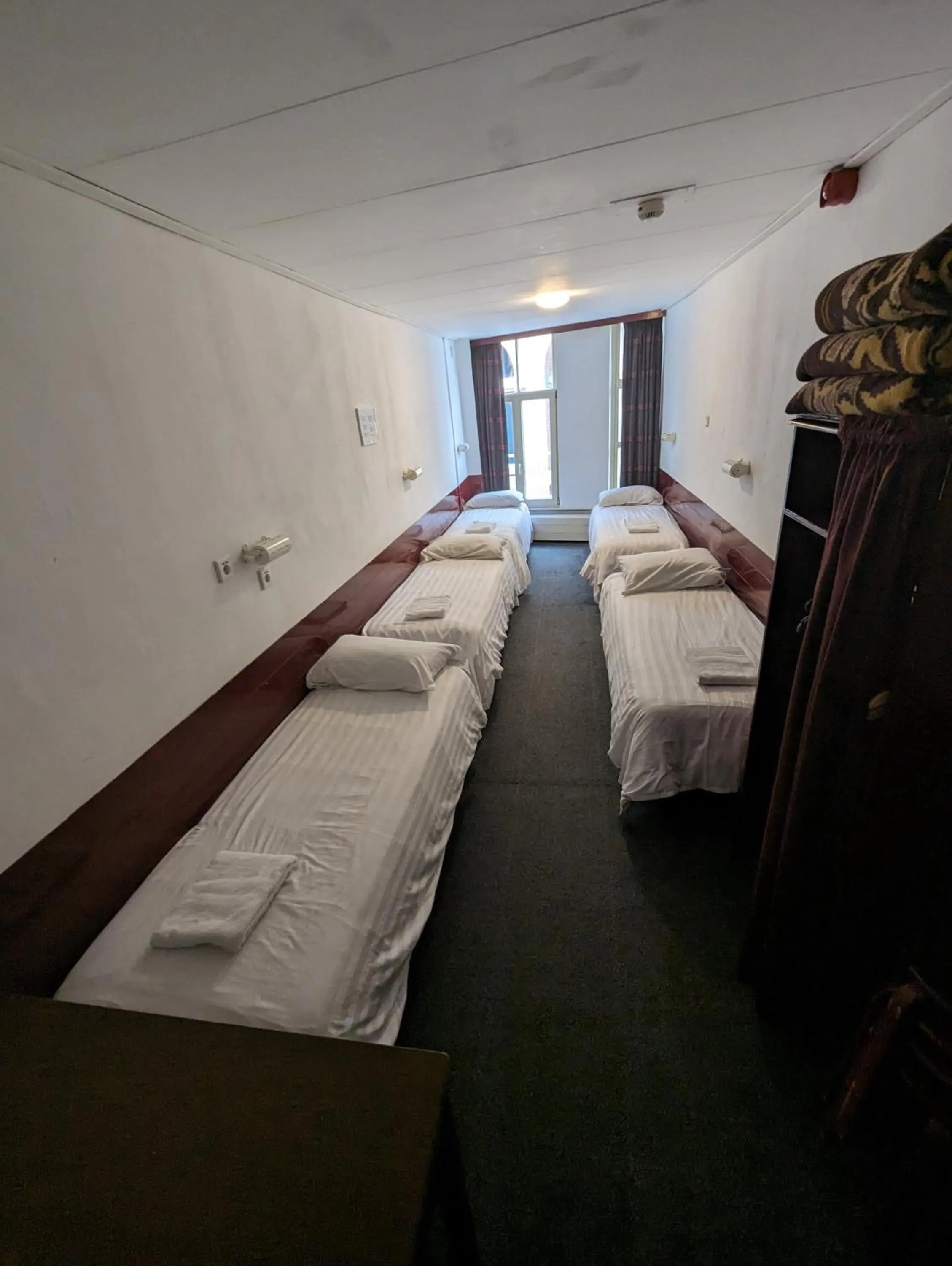 Bedroom, Bed in Budget Hotel Ben