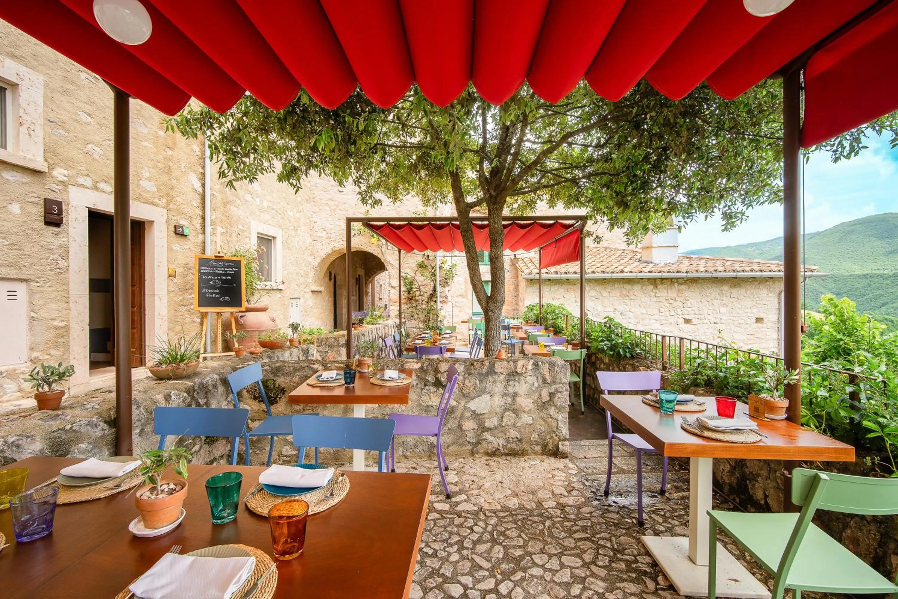 Restaurant/places to eat in Castello Di Postignano Relais